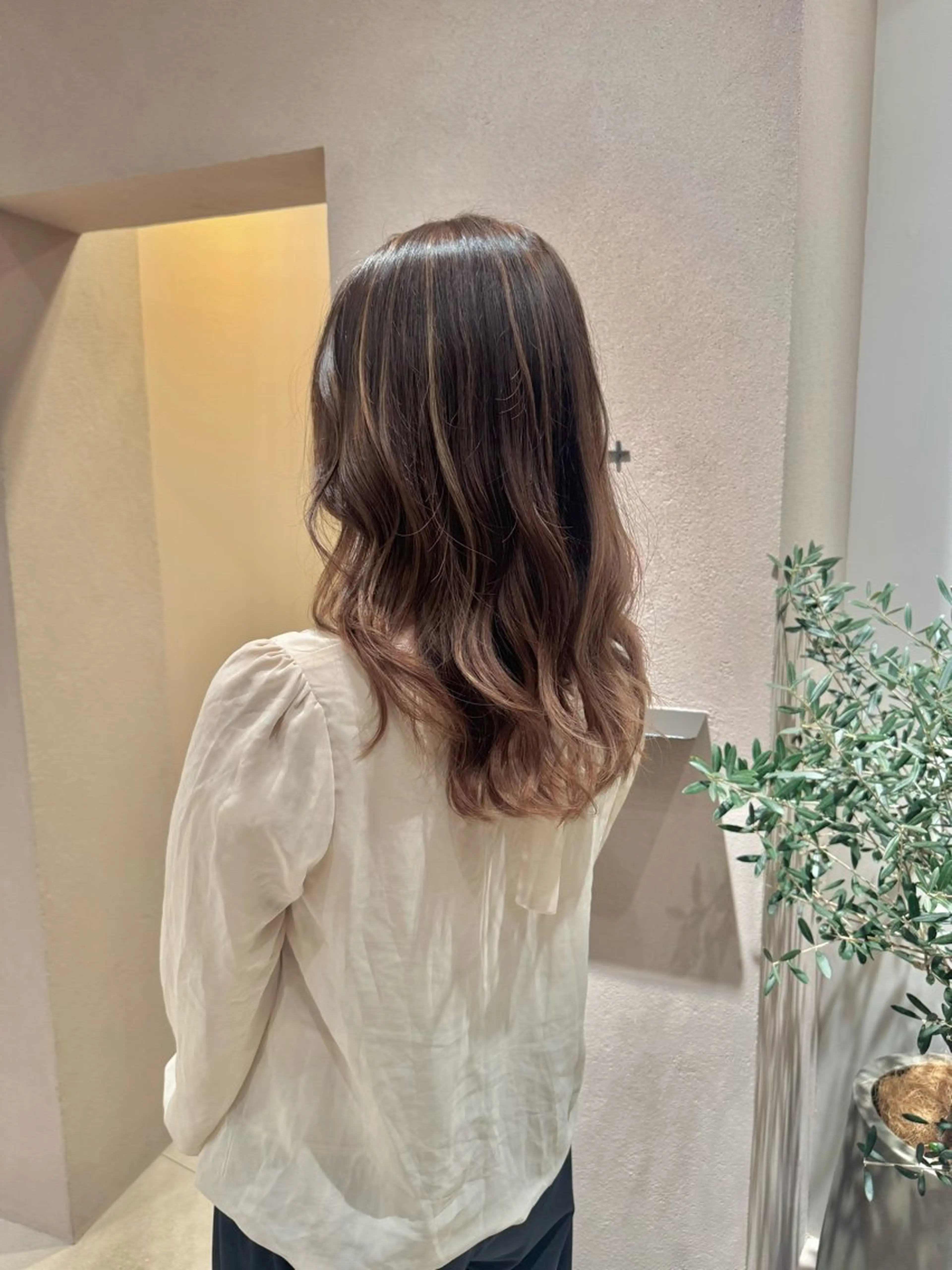 カラー ハイライトカラー SHEA+所属・今村 圭佑のヘアスタイル