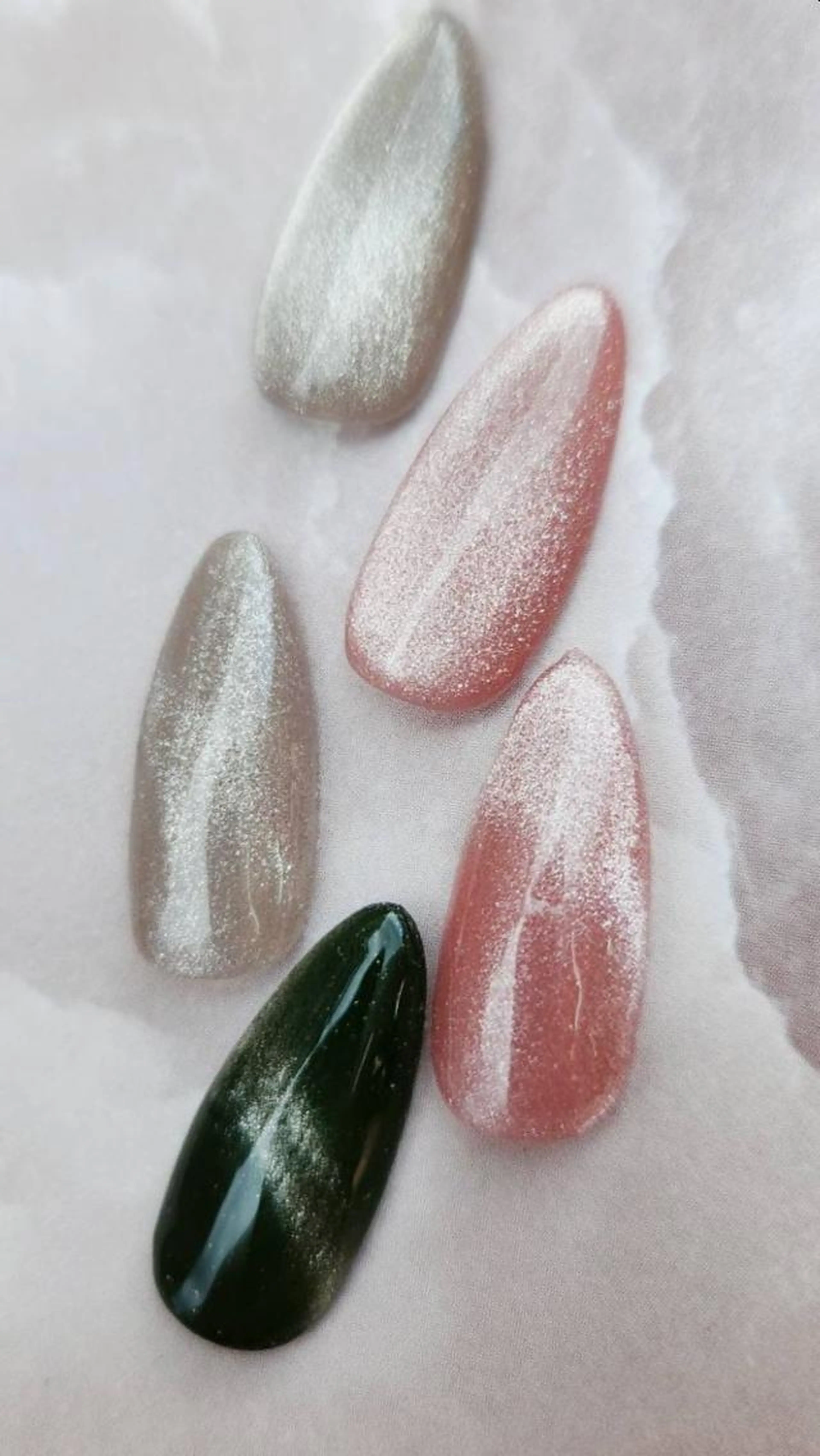 【Jrネイリスト】(オフなし)マグネットネイル🧲奥行きが可愛い🧲自爪を削らないノンサンディングベース使用の写真