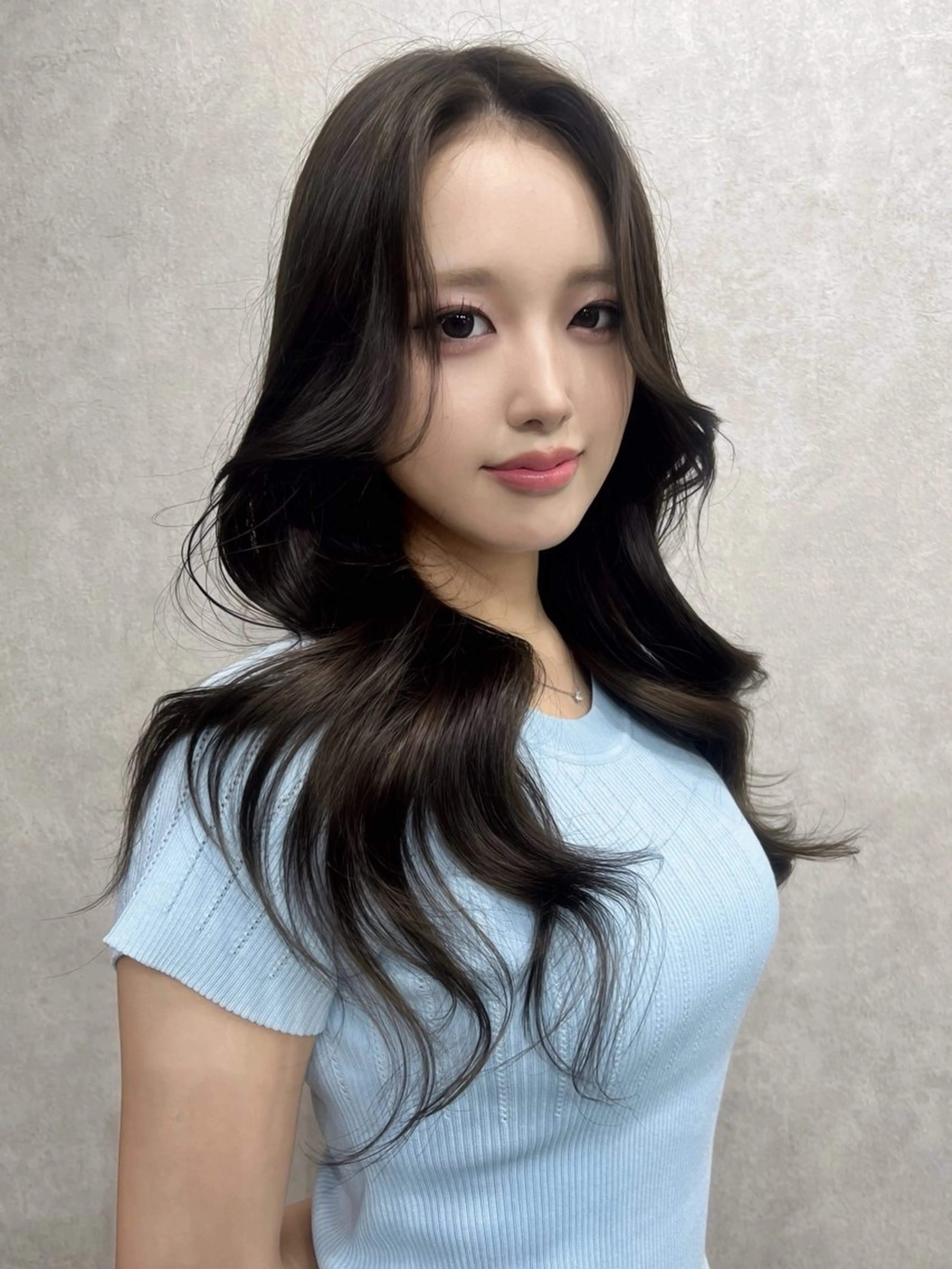 ロング ヘアカラー maya レイヤーカットのヘアスタイル