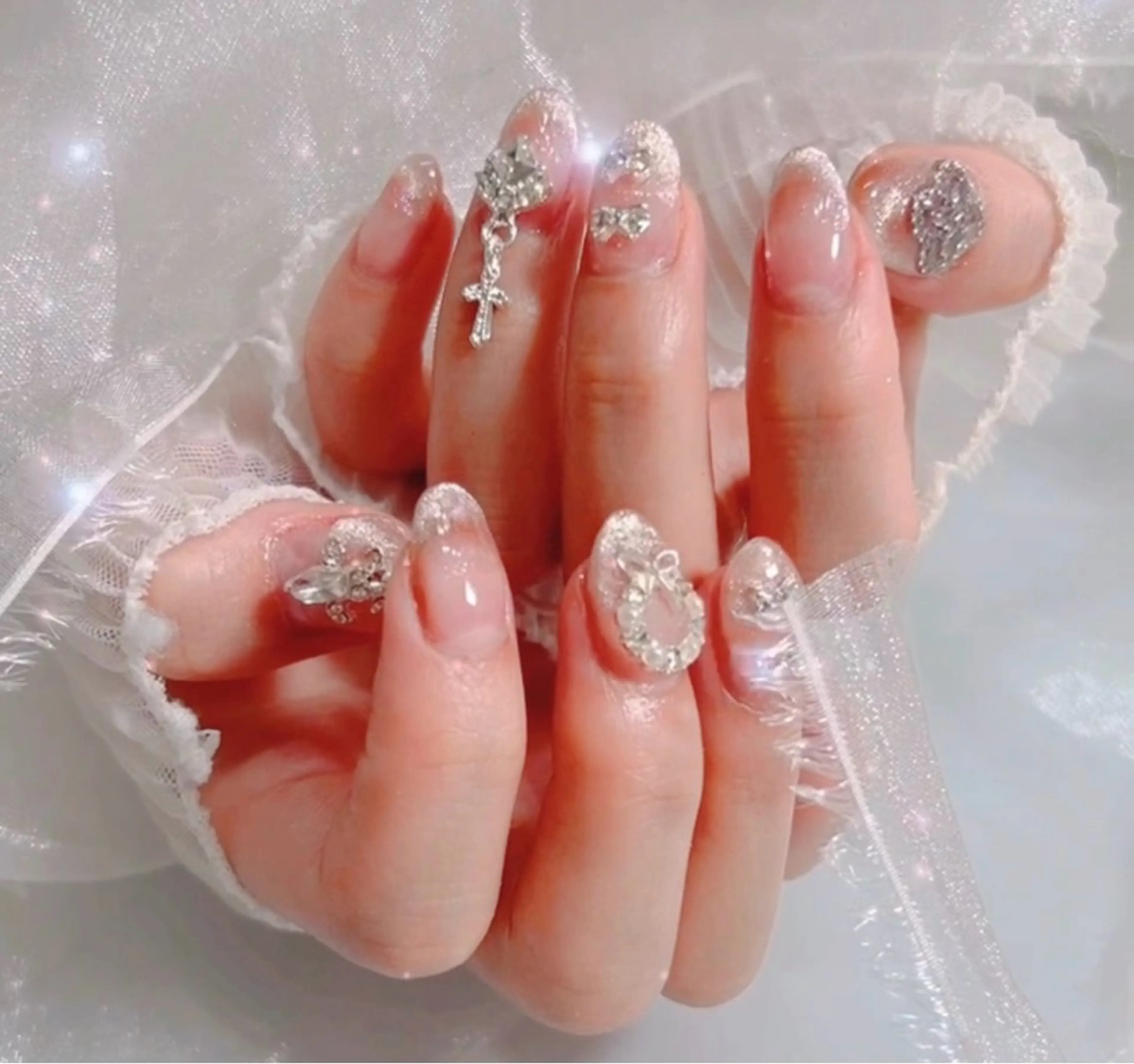 ネイル アートネイル キラキラネイル マグネットネイル ピンク ショートネイル エムネイル サロンのネイルデザイン