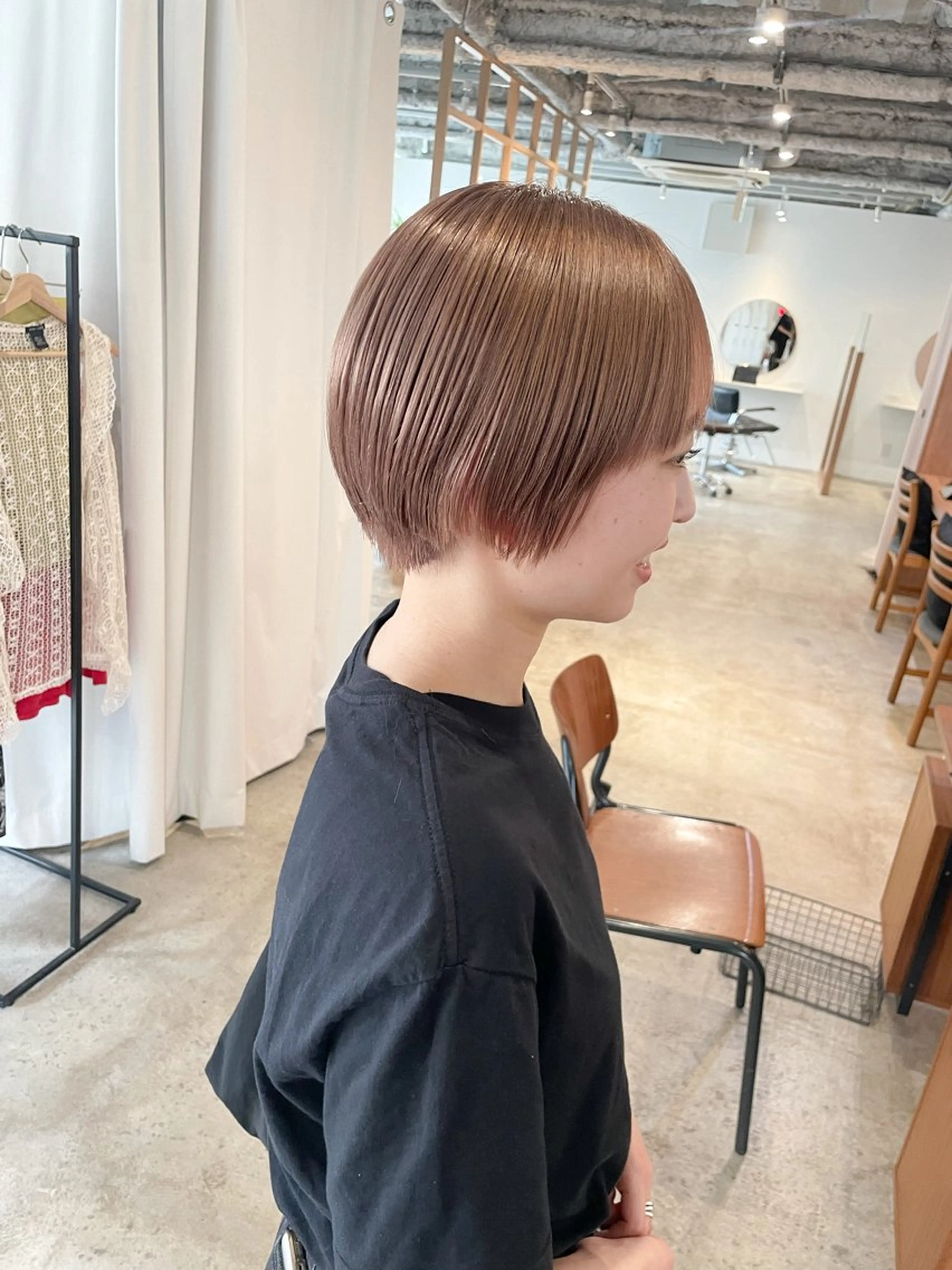 ショート カラー 丸みショート ベージュカラー ブリーチ ショートヘア カット ヘアカラー Takuma Suzuki中目黒のヘアスタイル