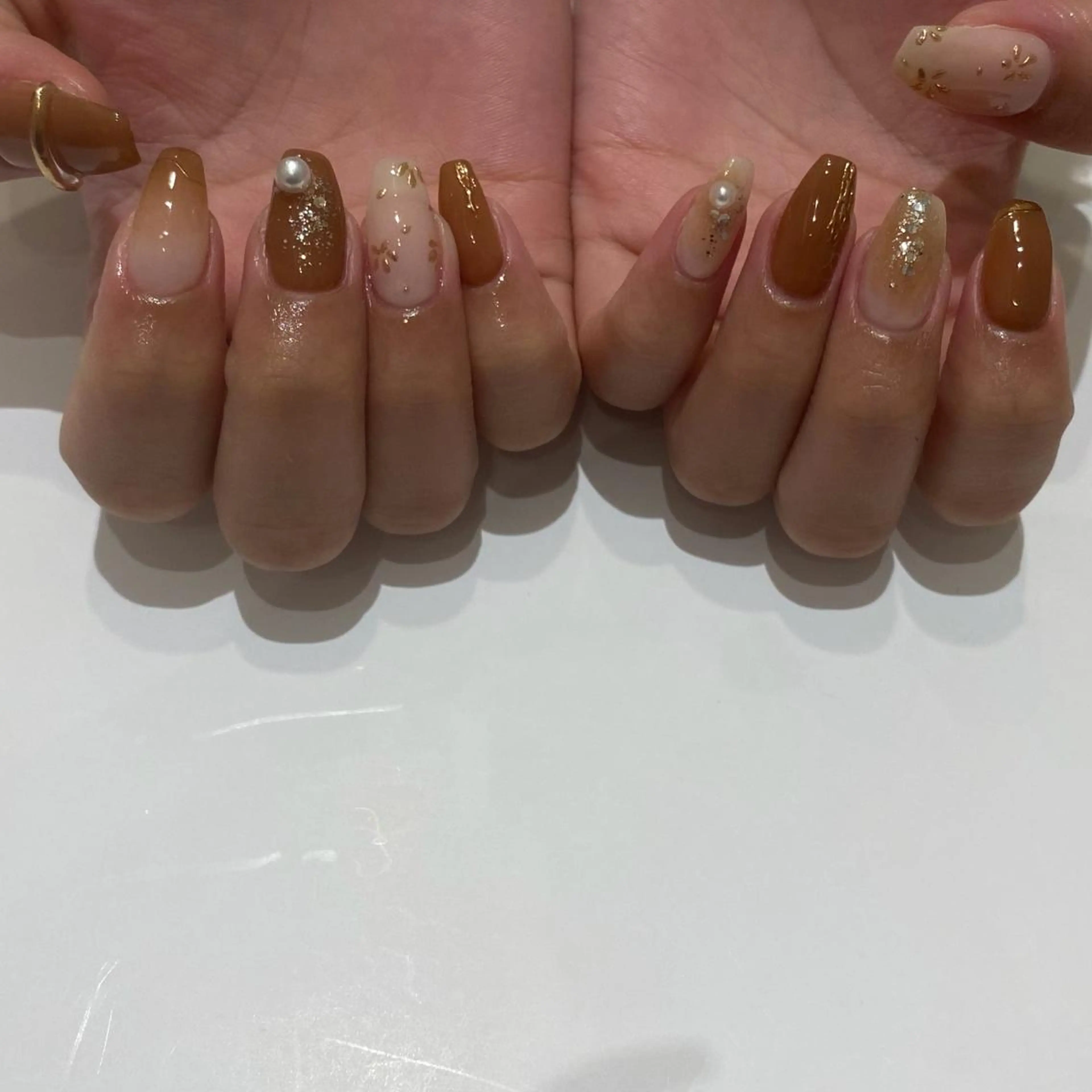 ネイル ニュアンスネイル ネイル&アイ　QUEEN&CRIMSON所属・眉WAX/ピーリング ホワイトニングの眉毛・アイブロウイメージ