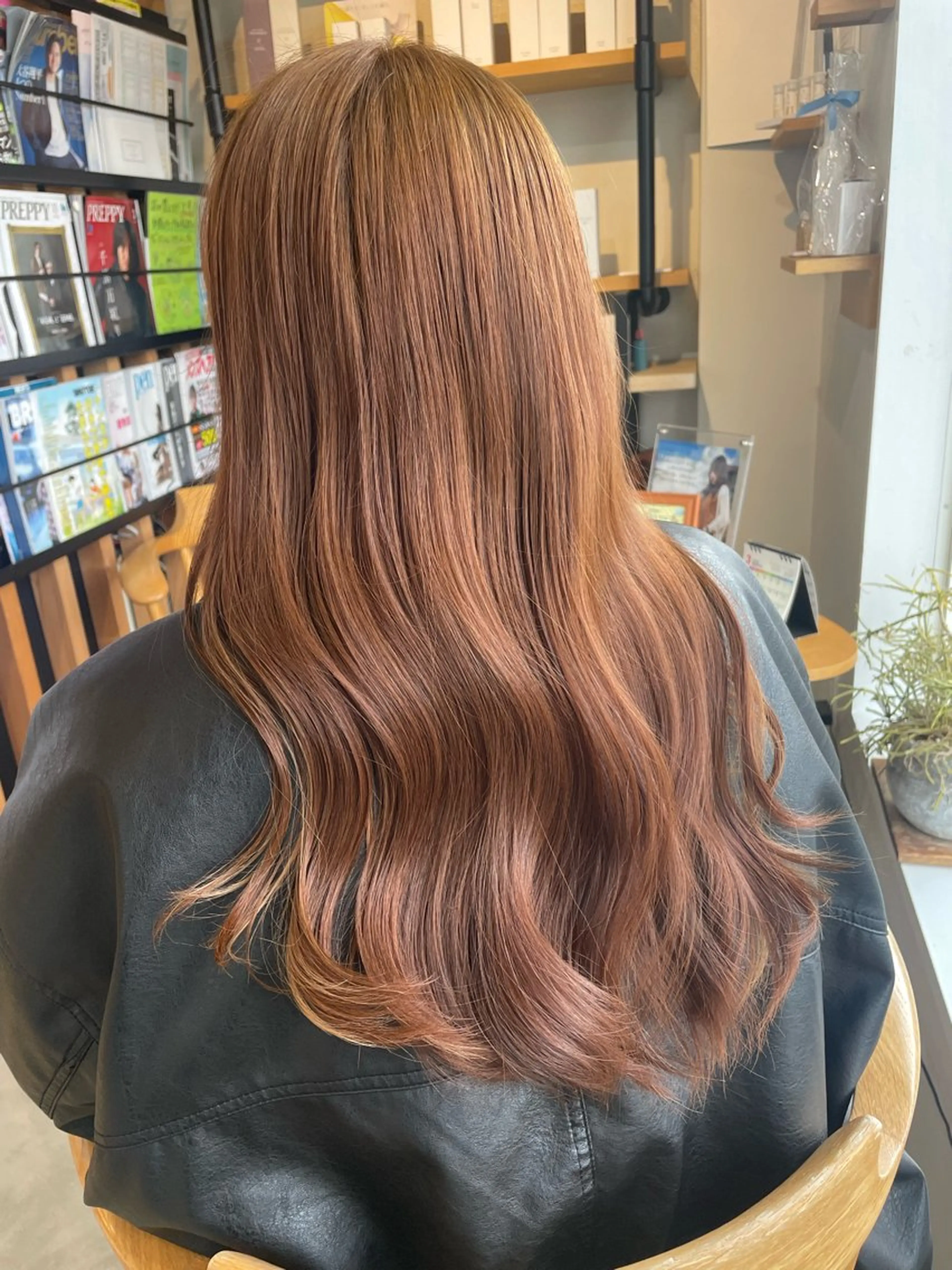 ロング カット ヘアカラー チグサ ミウのヘアスタイル