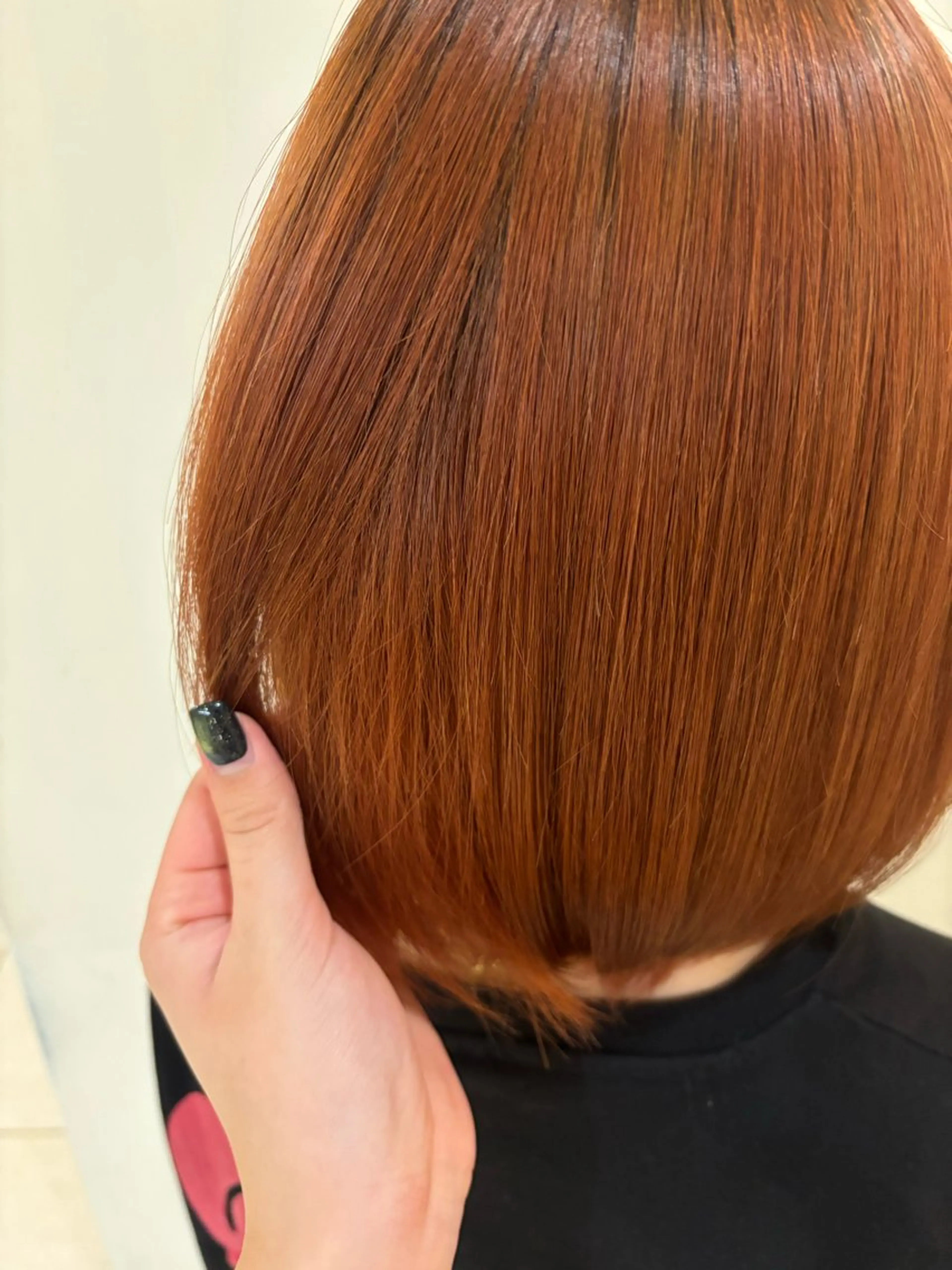 ミディアム カラー 伊藤 杏奈のヘアスタイル