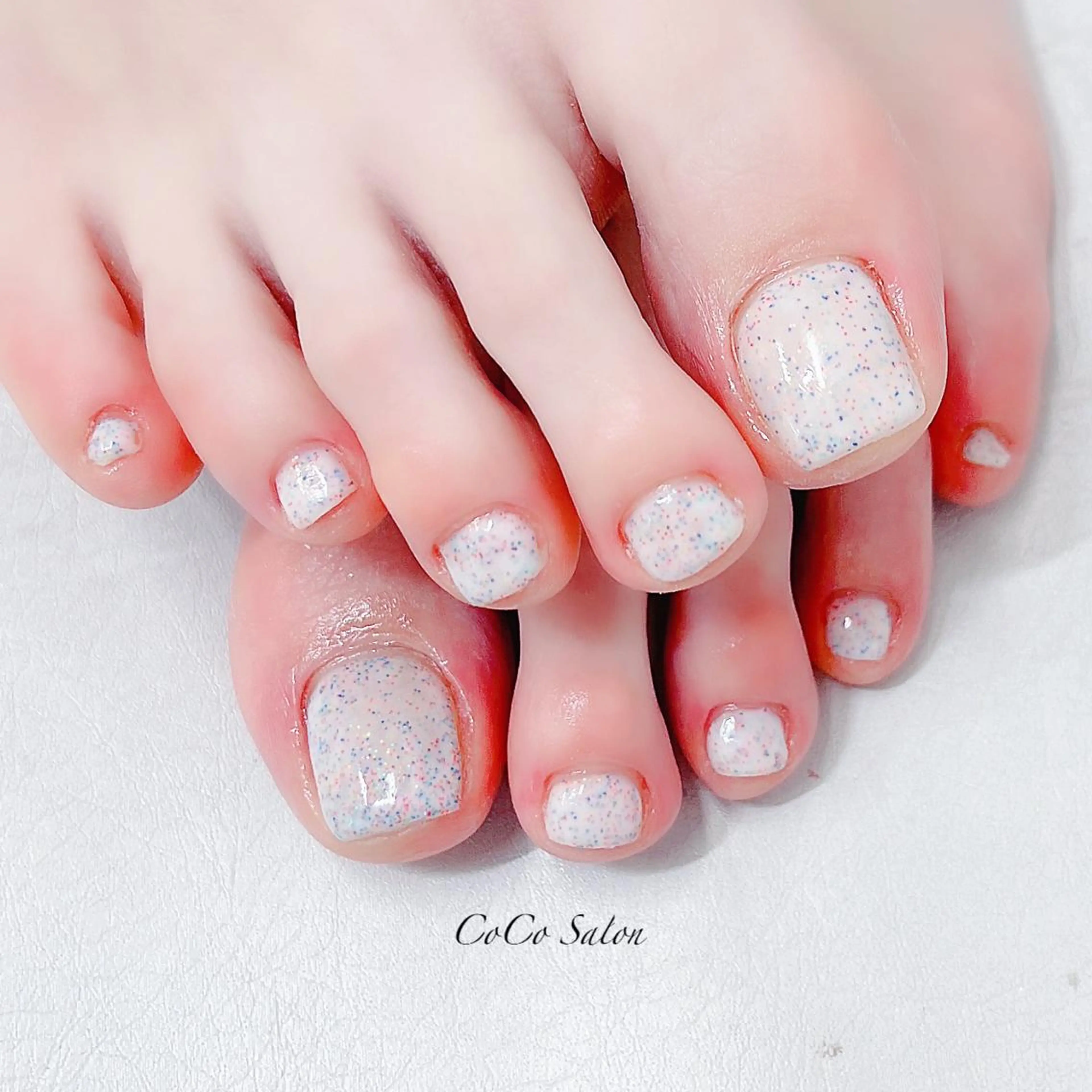ネイル 成人式 長さ出し フットネイル ジェルネイル ホログラムネイル フットネイル CoCoSalon ネイル/まつ毛予約のネイルデザイン