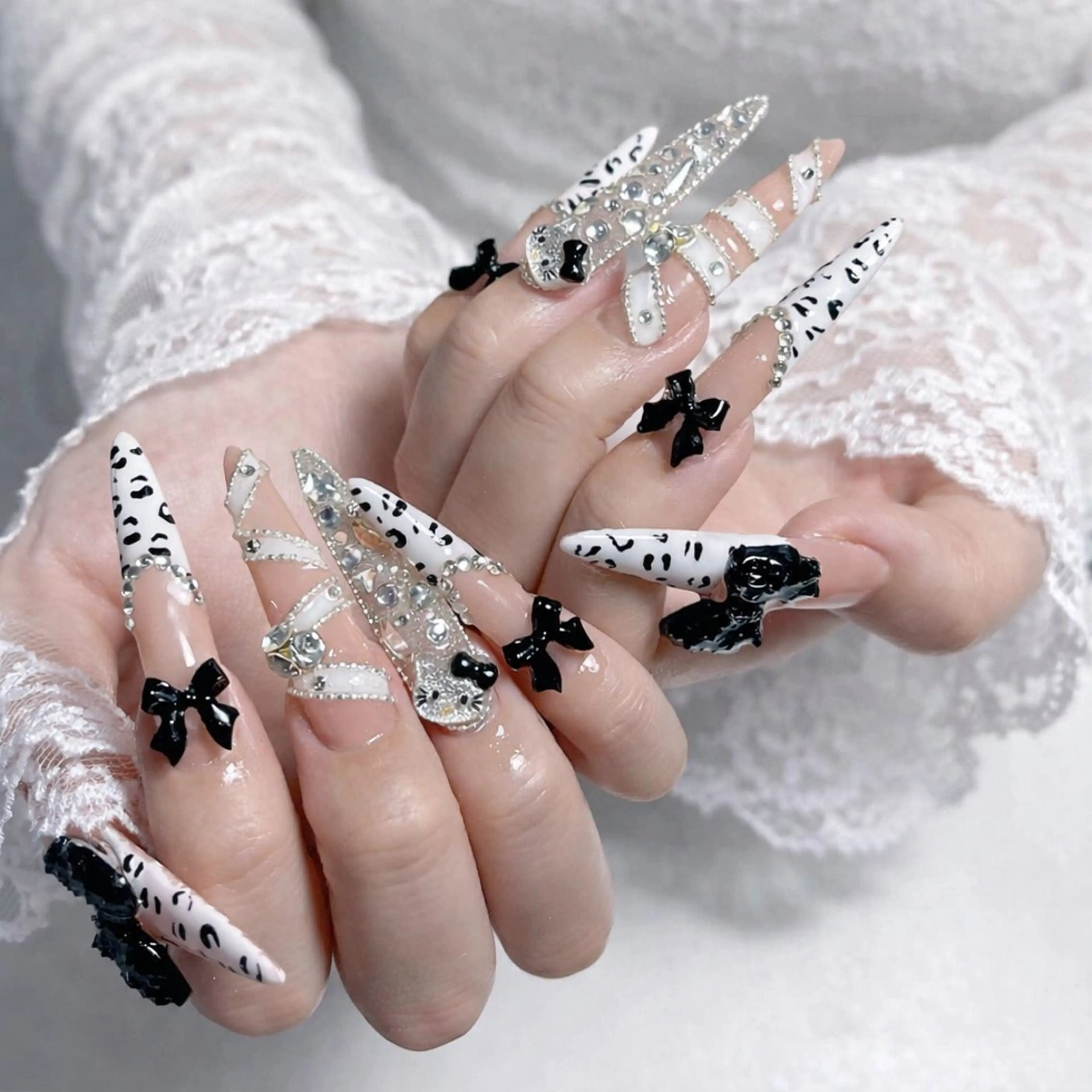 ネイル オーロラネイル クリアネイル 成人式 フラッシュネイル ジェルネイル ハンドネイル Amee Nail Salonのネイルデザイン