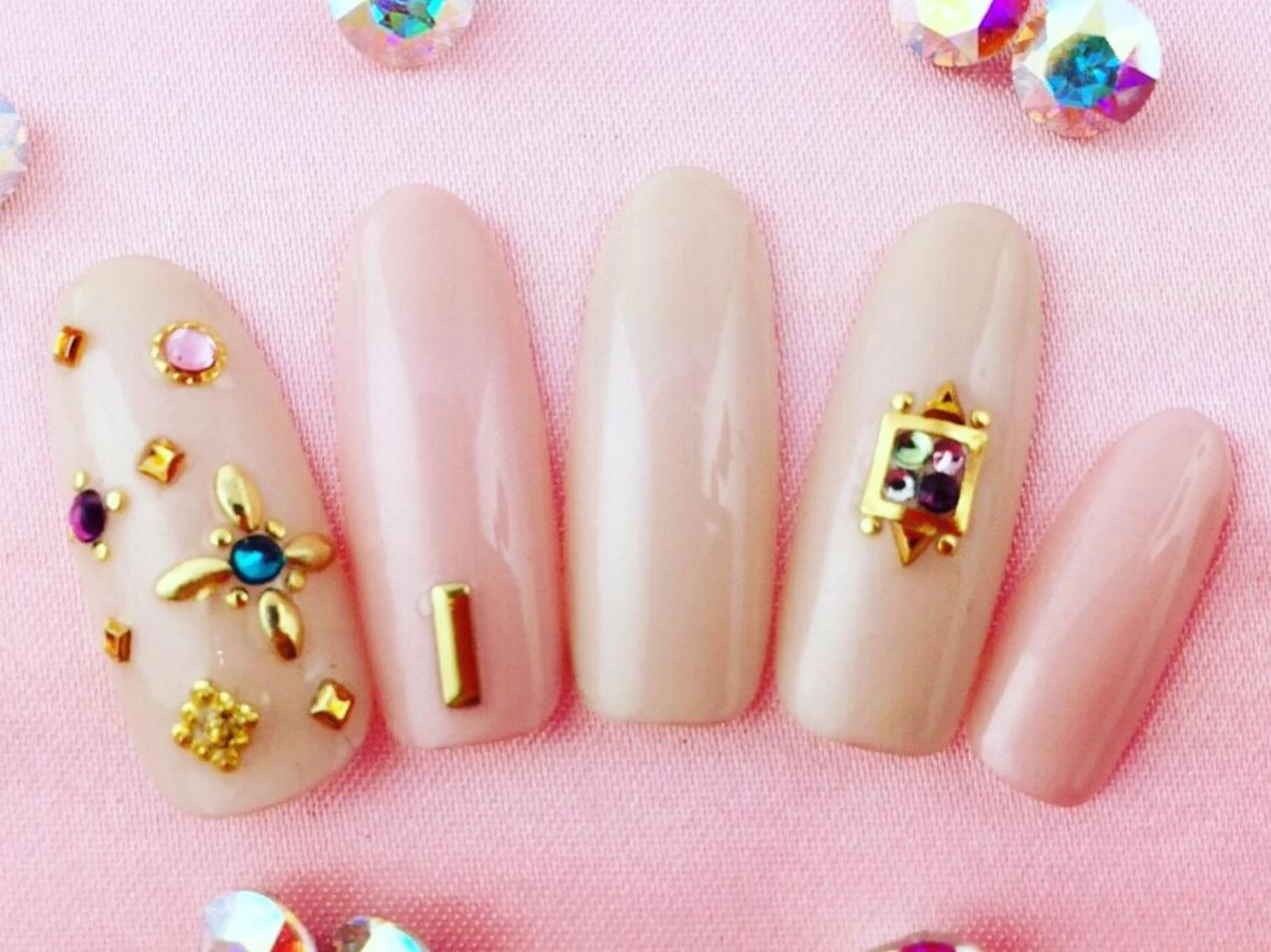 ミディアム カラー ネイル フットネイル NAILSGOGO shibuyaのネイルデザイン