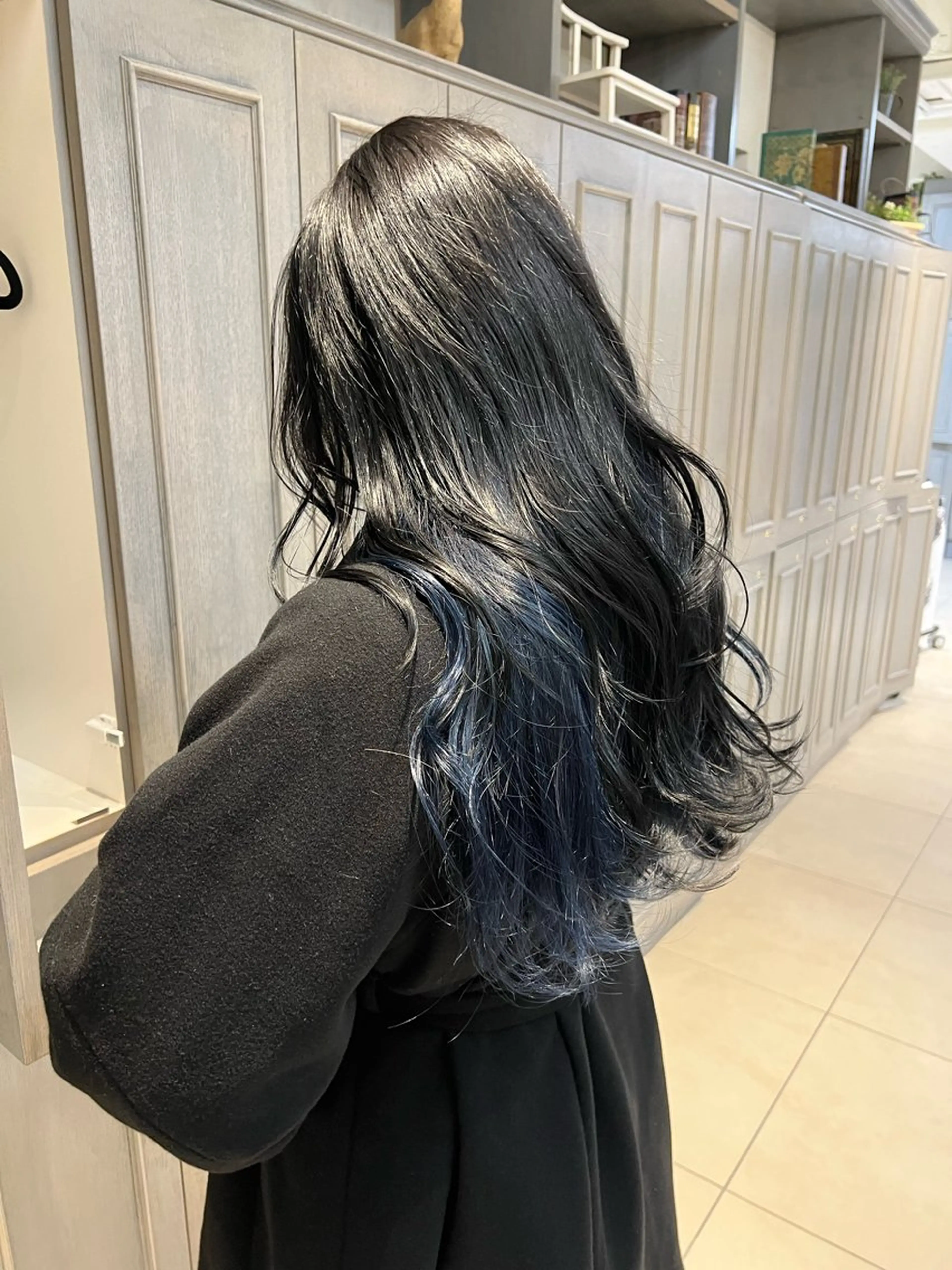 ロング カラー パーマ ヘアアレンジ 黒髪 ブルーカラー ブルーブラック charme【 シャルム 】所属・ボブ/レイヤー/ nanamiのヘアスタイル