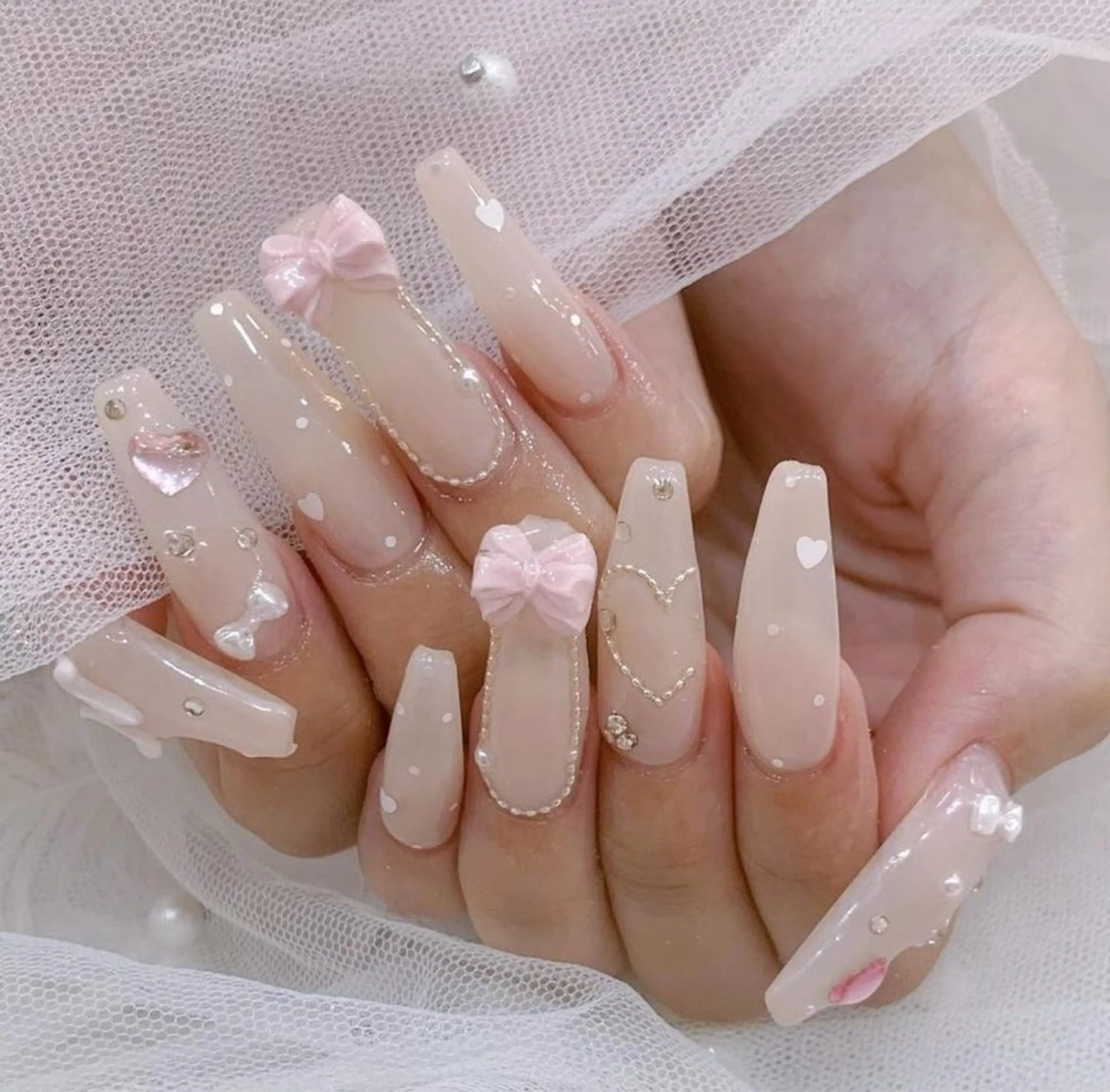 ネイル フラッシュネイル フレンチネイル グラデーション キラキラネイル 韓国ネイル ハンドネイル Lina nail所属・Lunaa 池袋のネイルデザイン