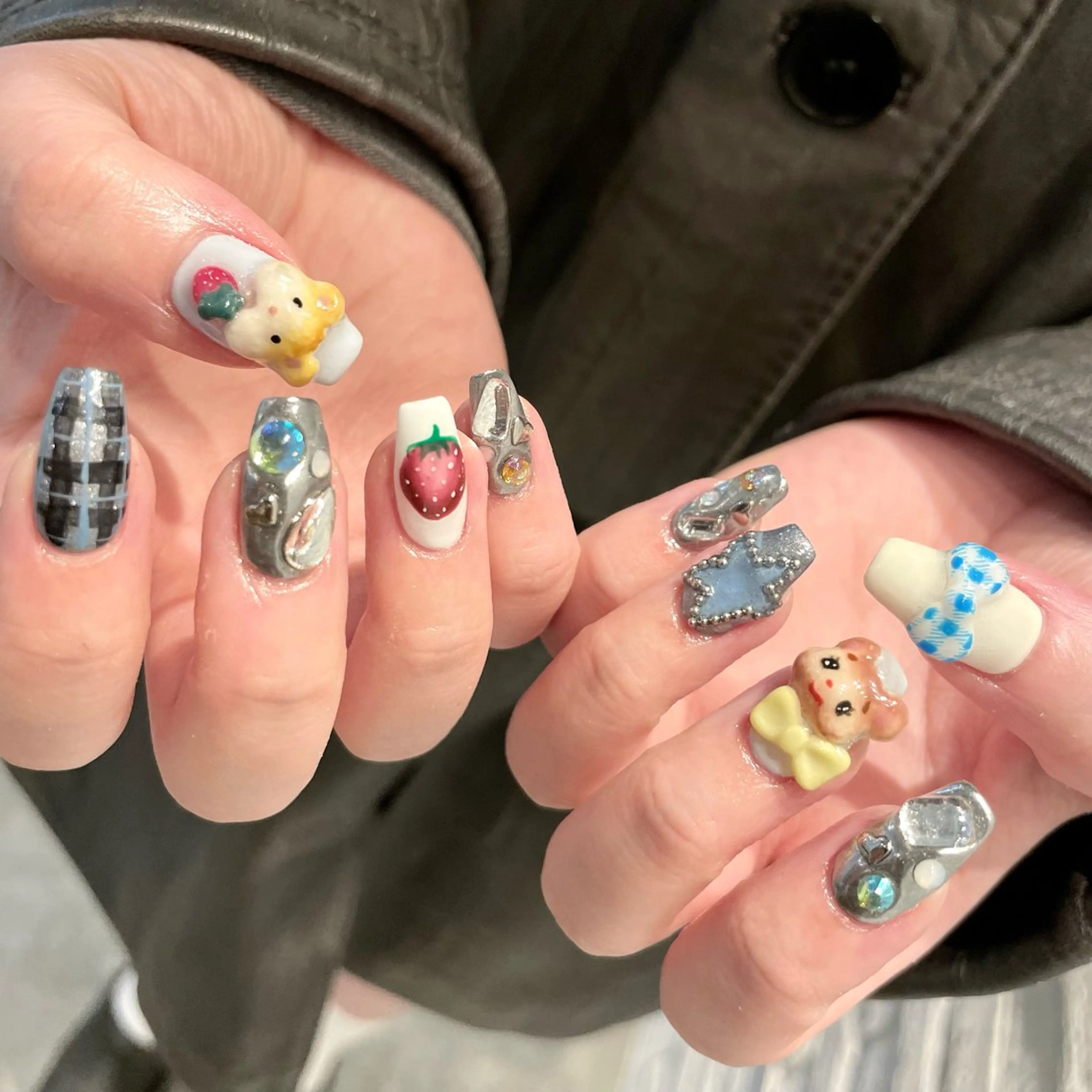 セミロング m kaori𓃟のネイルデザイン