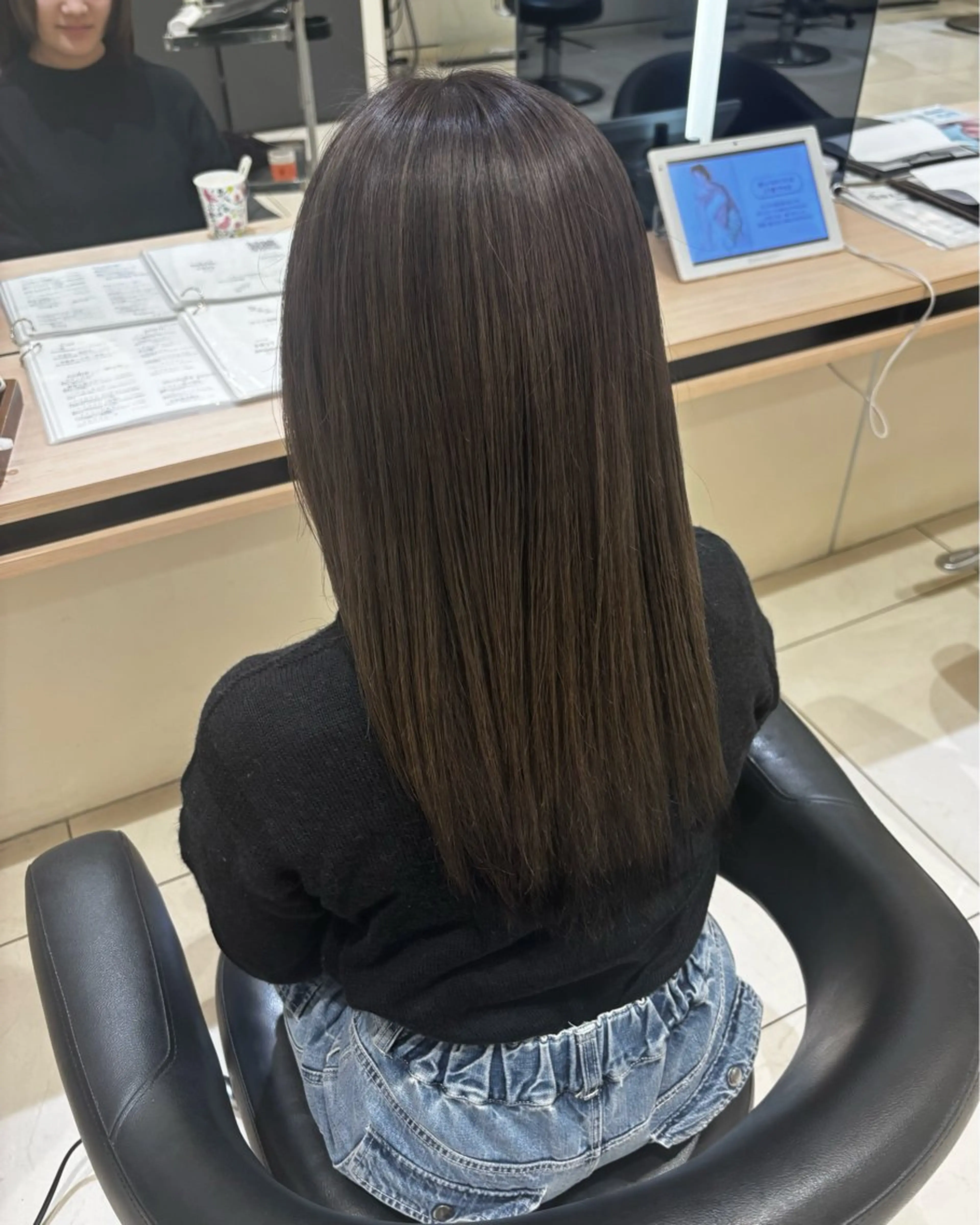 ロング カラー 透明感カラー グラデーションカラー グレージュ ヘアカラー 辻村 彩華のヘアスタイル