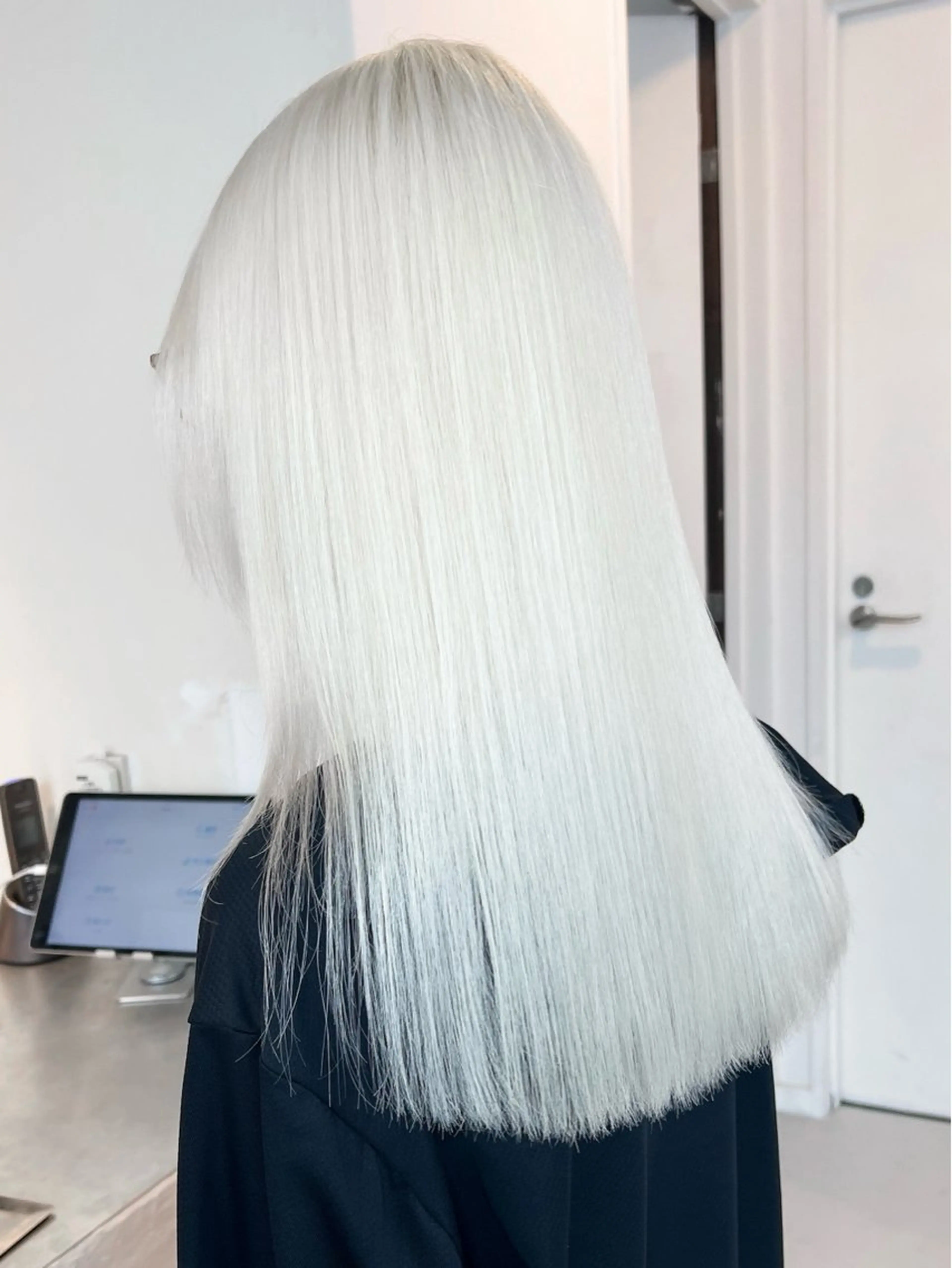 ロング カラー ヘアカラー 艶ハイトーンブリーチ 🌈小林侑雅のヘアスタイル