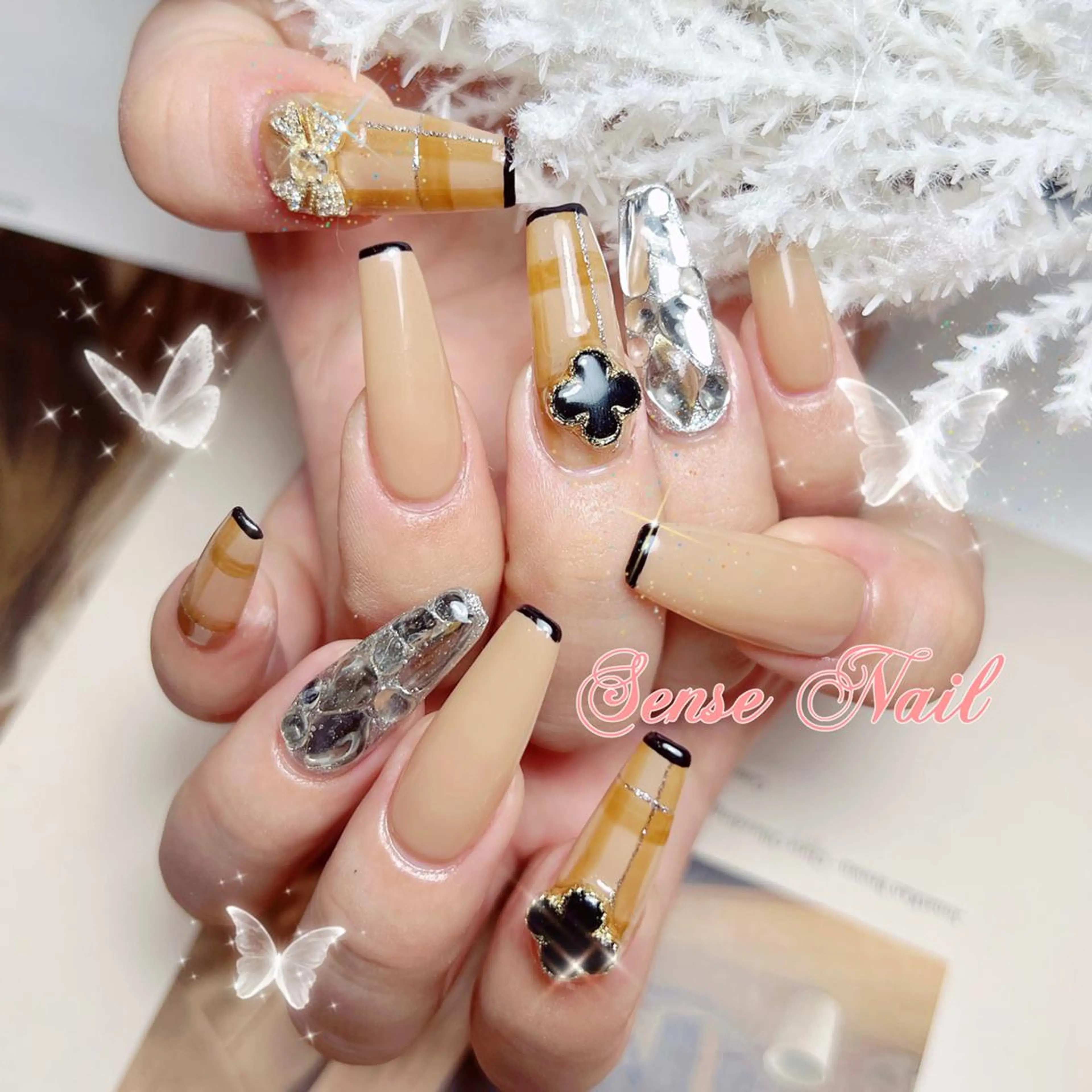 ネイル ハンドネイル ハンドケア Queening 🦋のネイルデザイン