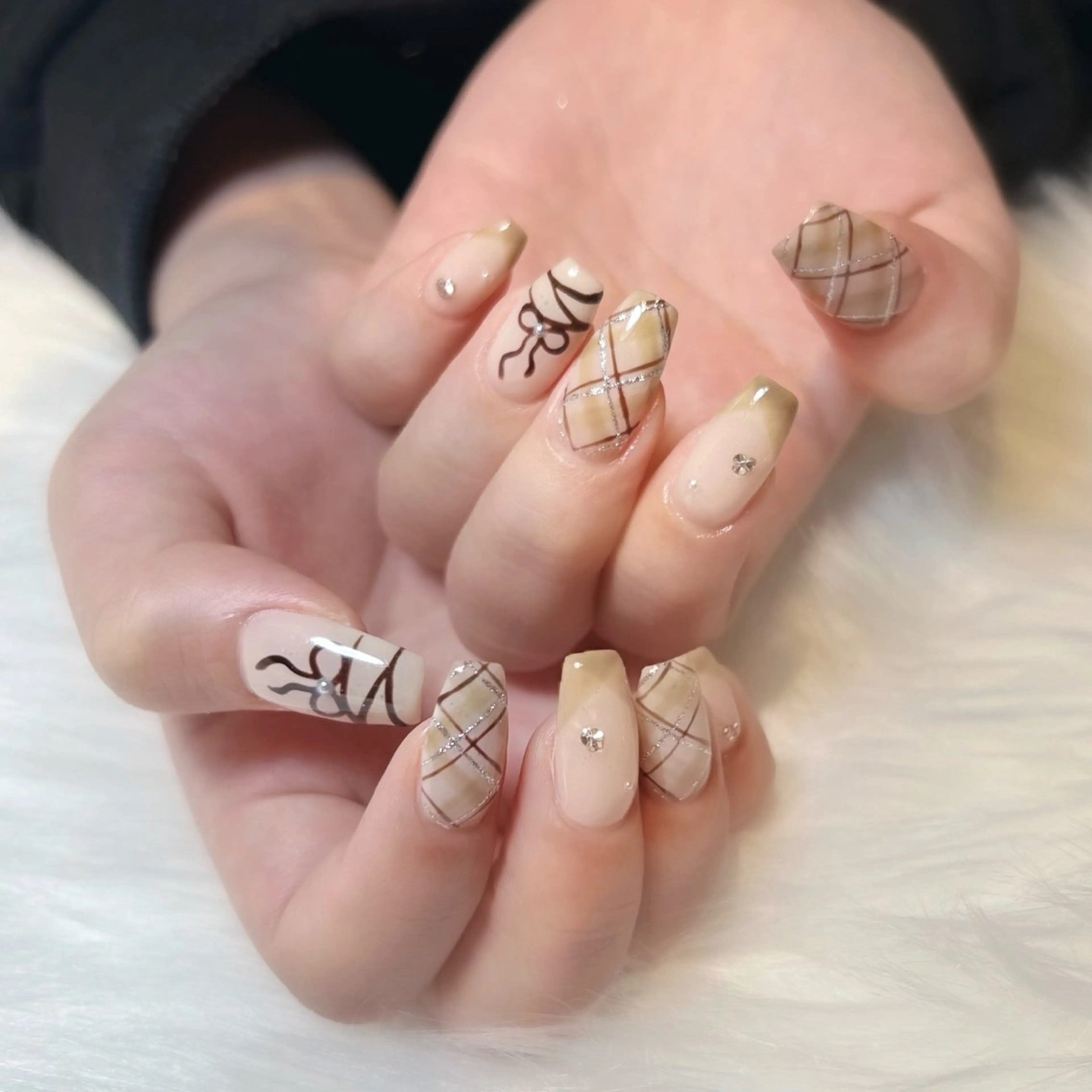 ネイル フレンチネイル ガーリー リボン ハンドネイル ぷりゅねる 心斎橋のネイルデザイン