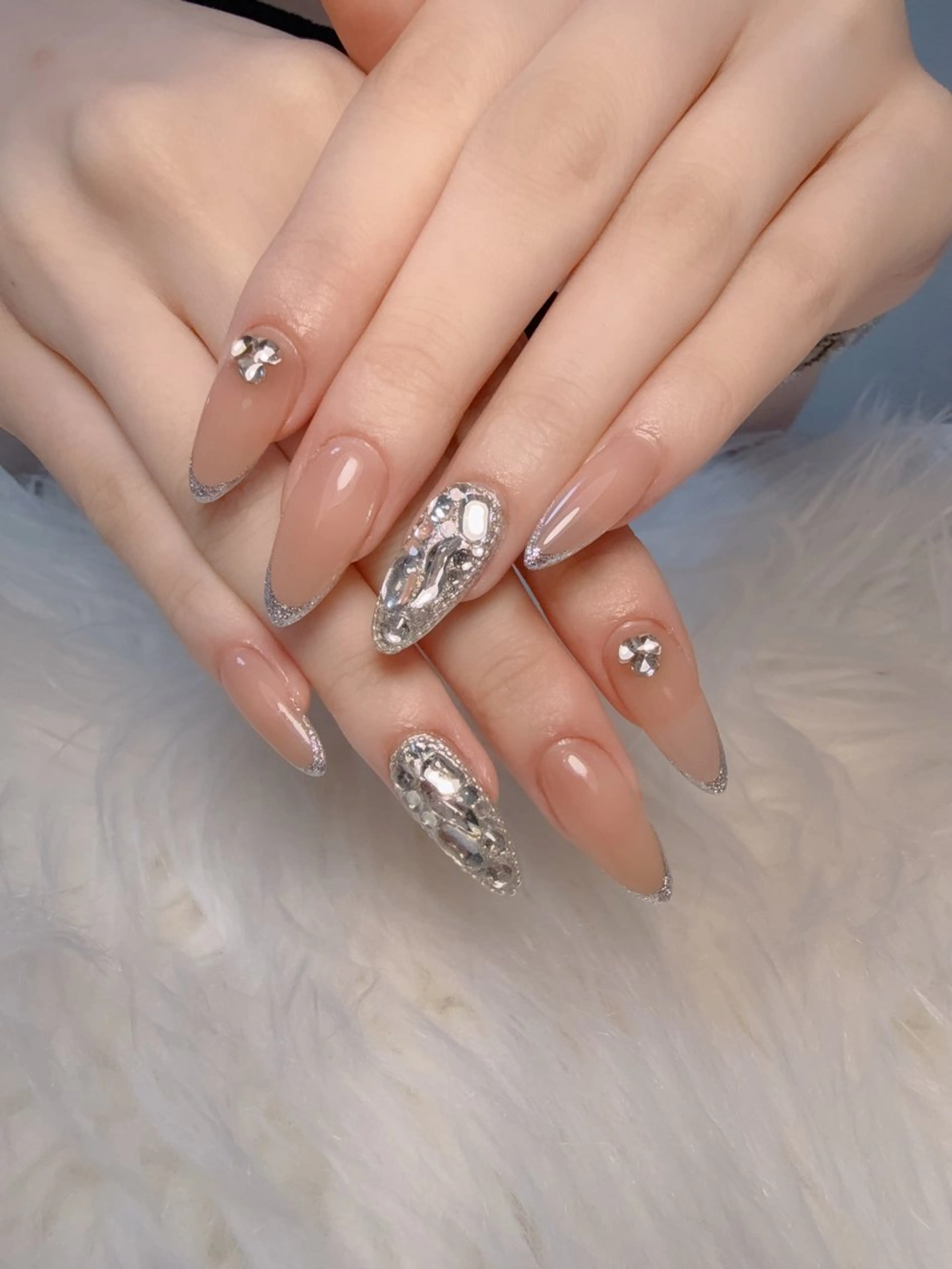 ネイル フレンチネイル キラキラネイル 西野 カナのネイルデザイン