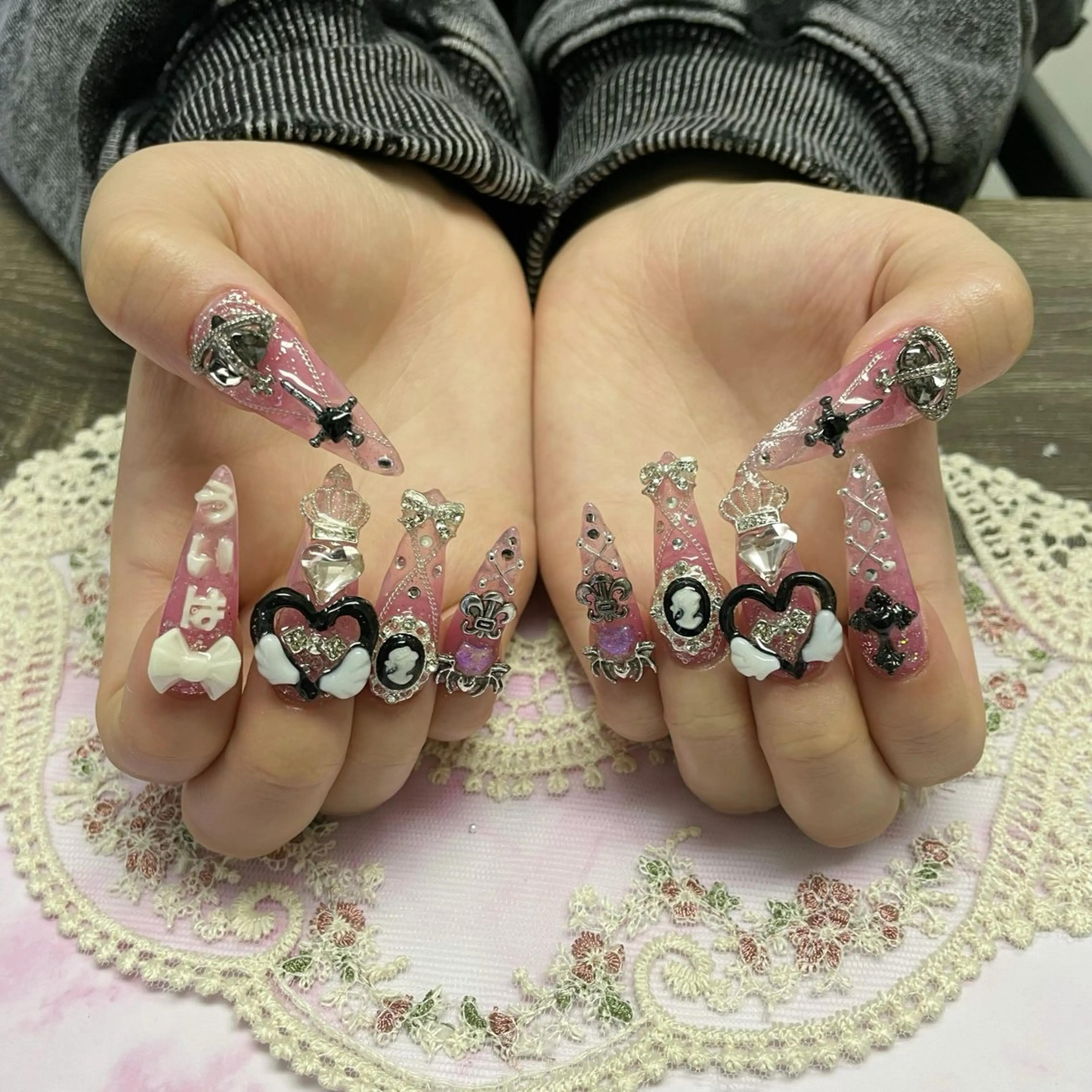 ネイル オーロラネイル 成人式 フレンチネイル ハート 韓国ネイル ハンドネイル Melody Nail所属・Melody  3D/スカルプ専門店のネイルデザイン