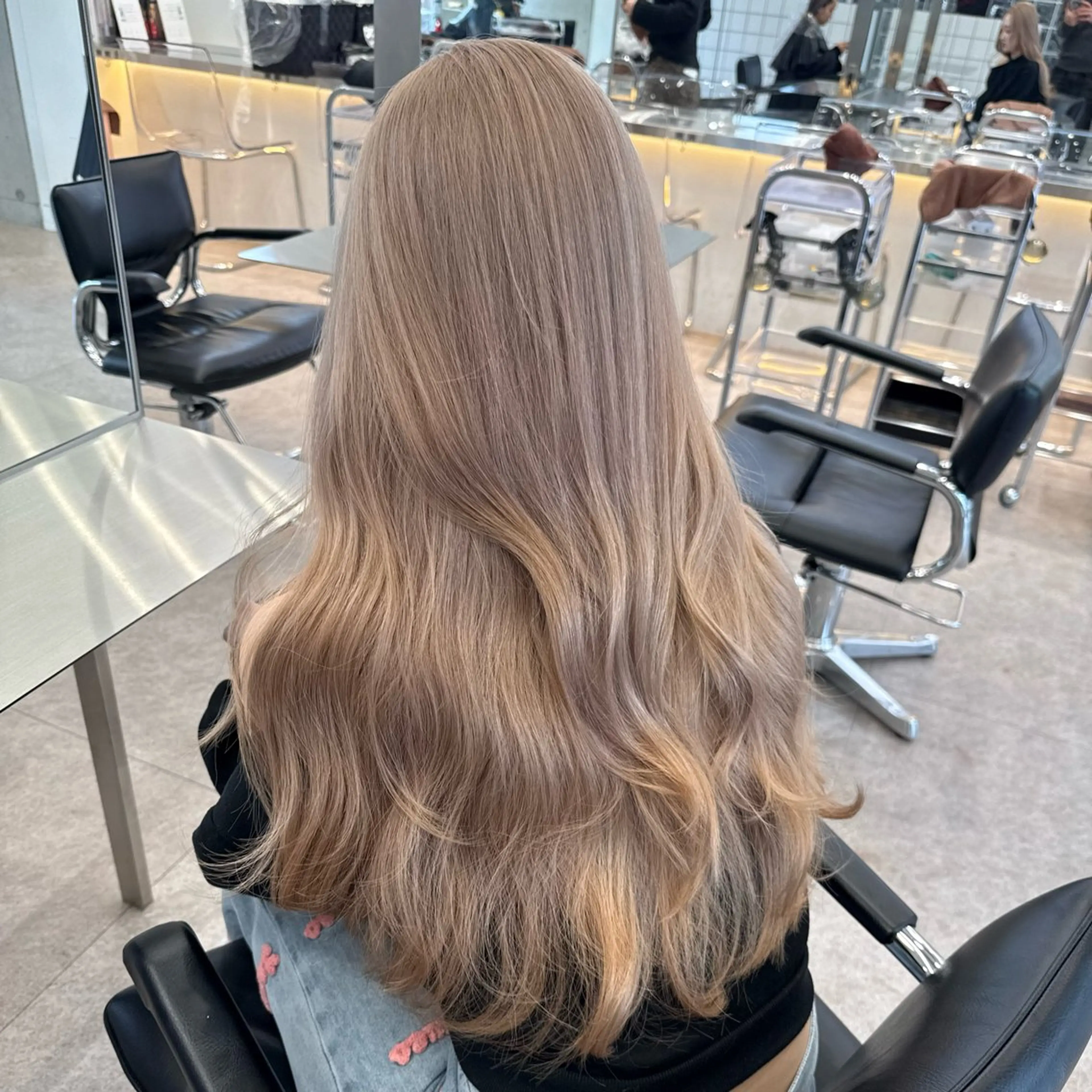 ロング カラー ヘアカラー ミルクティーベージュ /sara💛のヘアスタイル