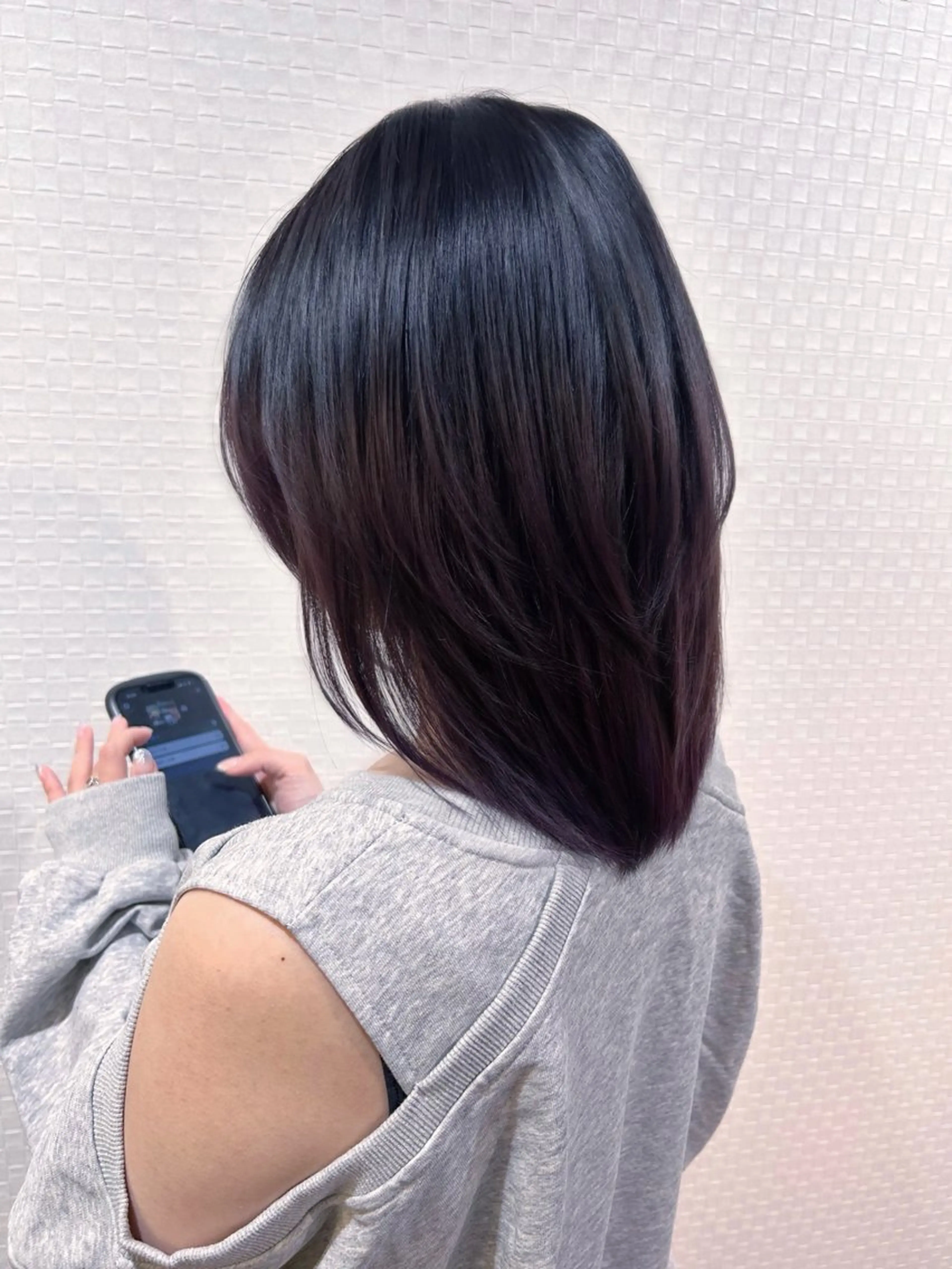 ミディアム カラー ミディアムレイヤー ディープラベンダー グラデーションカラー ラベンダーカラー レイヤーカット As hair所属・柔らか垢抜けｶﾗｰと ｶｯﾄ🫧ASUKAのヘアスタイル