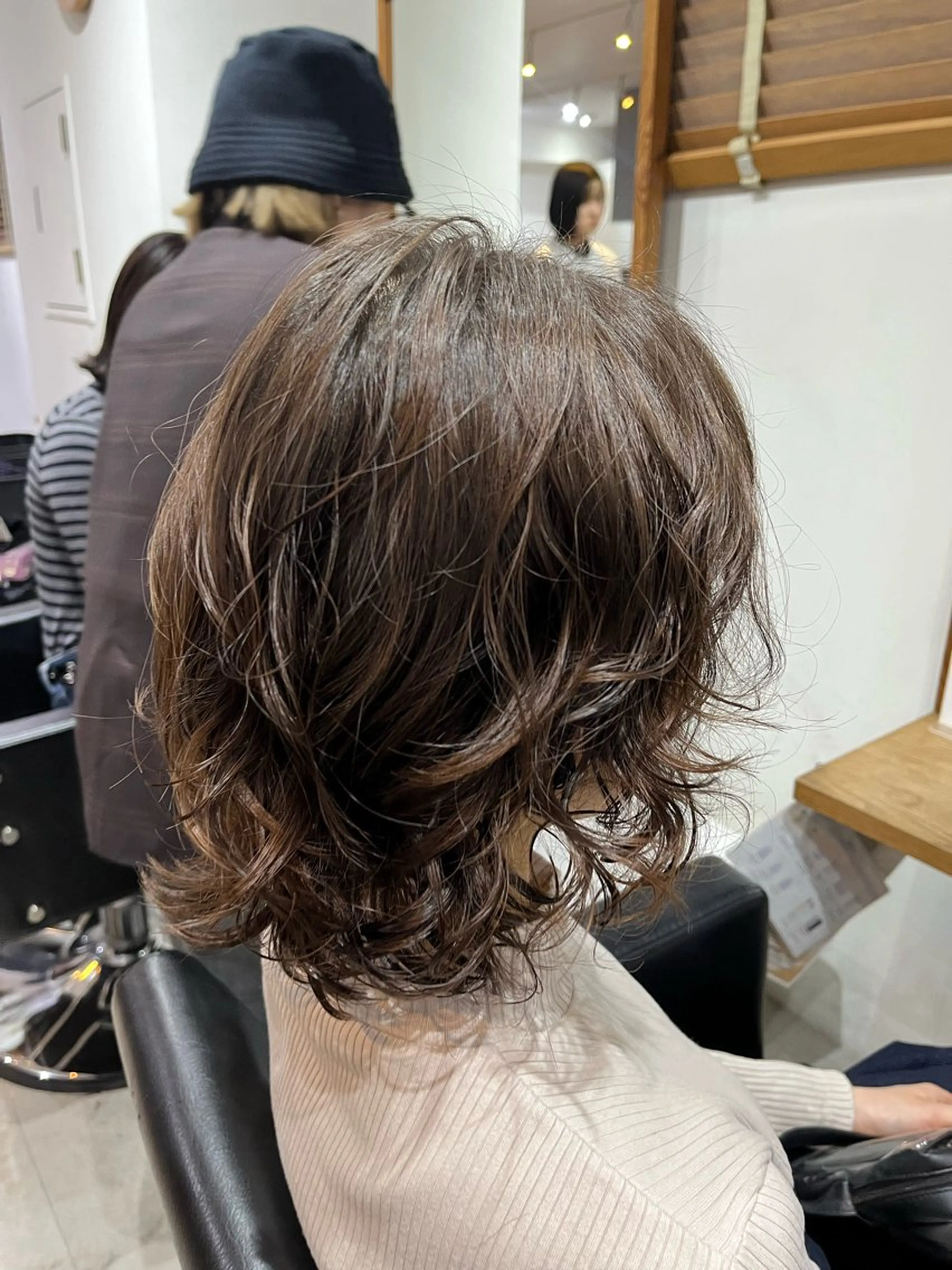 ミディアム パーマ ✨🎨ブリーチなし 透明感カラー✨美友のヘアスタイル