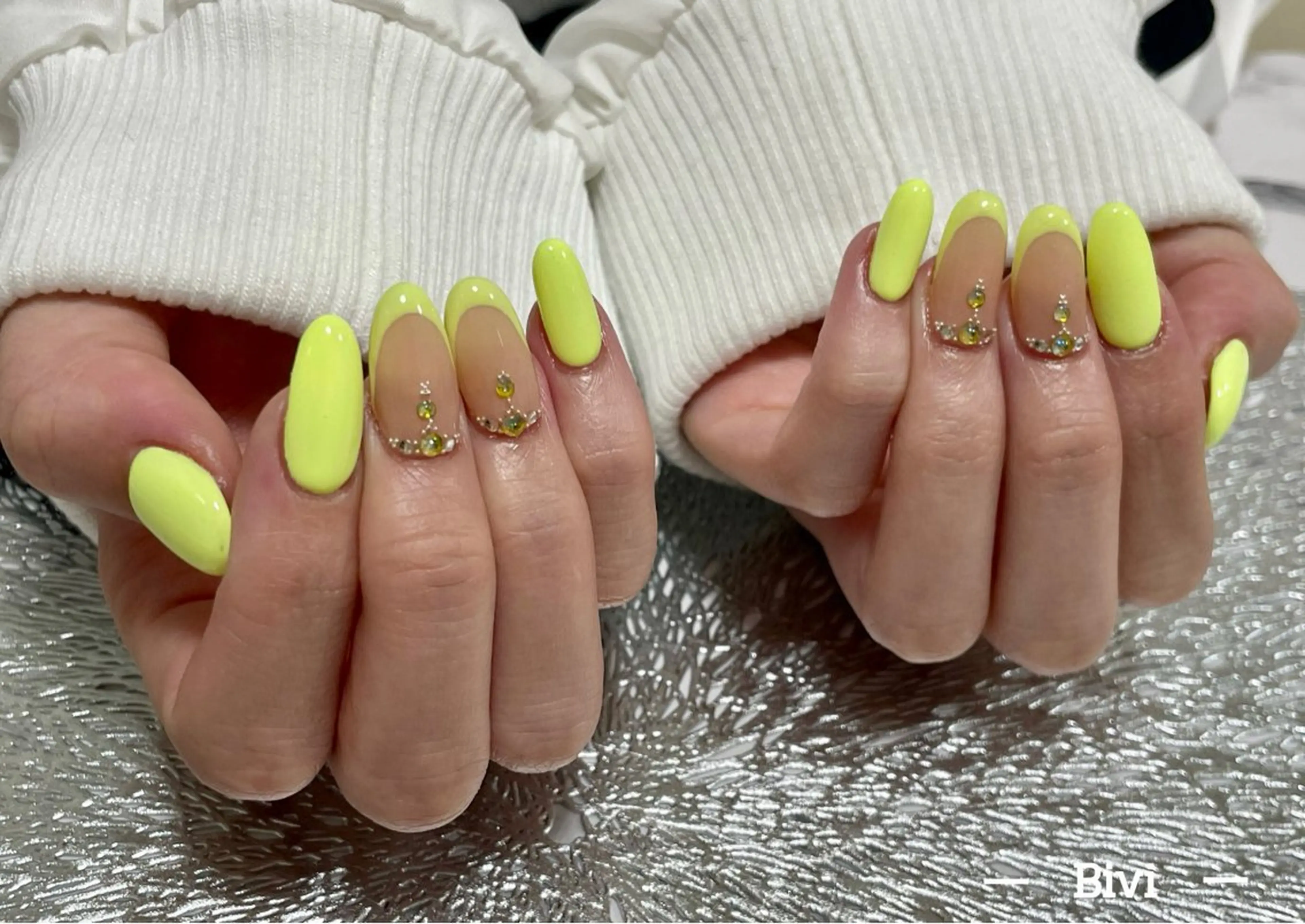 ネイル アートネイル フラッシュネイル ラメ(グリッター) 持ち込み シルバー ハンドネイル ハンドケア ♡Bivi♡自爪に 優しいネイルサロンのネイルデザイン