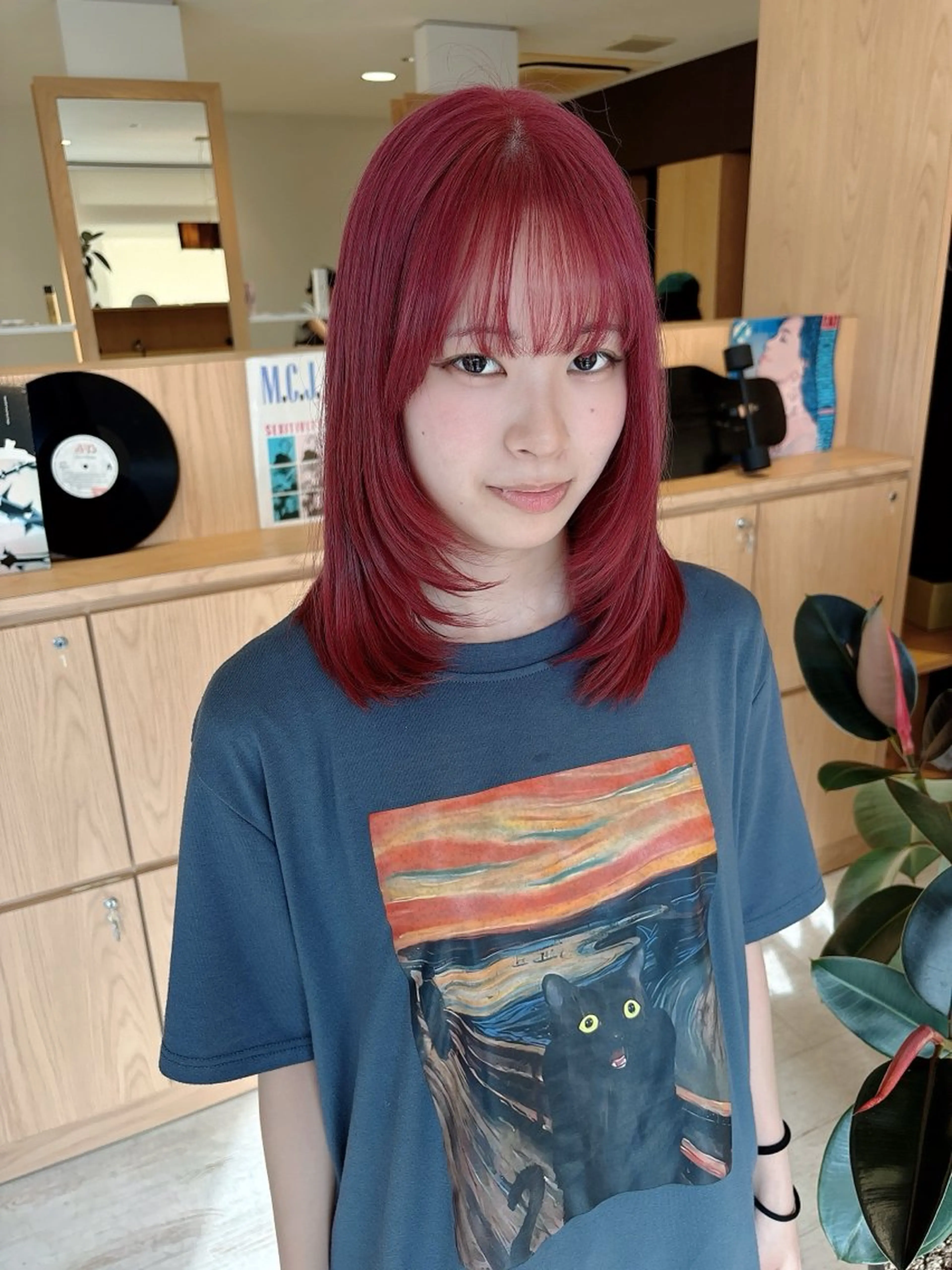 ミディアム レイヤーカット カット ヘアカラー 安藤 ひなたのヘアスタイル