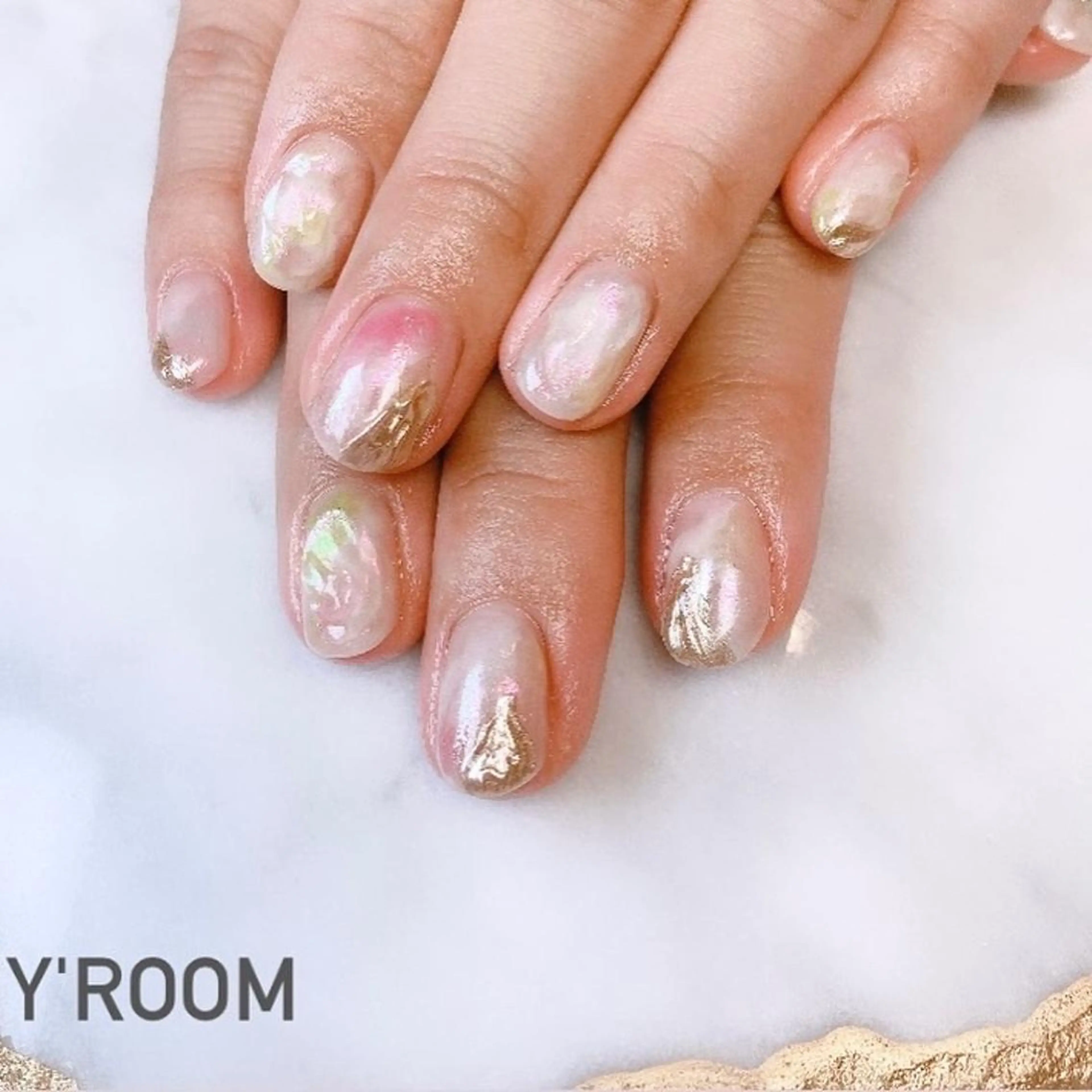 ネイル オーロラネイル フラッシュネイル フットネイル ジェルネイル 氷ネイル・うるうるネイル ハンドネイル YUKA （ネイリスト）のネイルデザイン