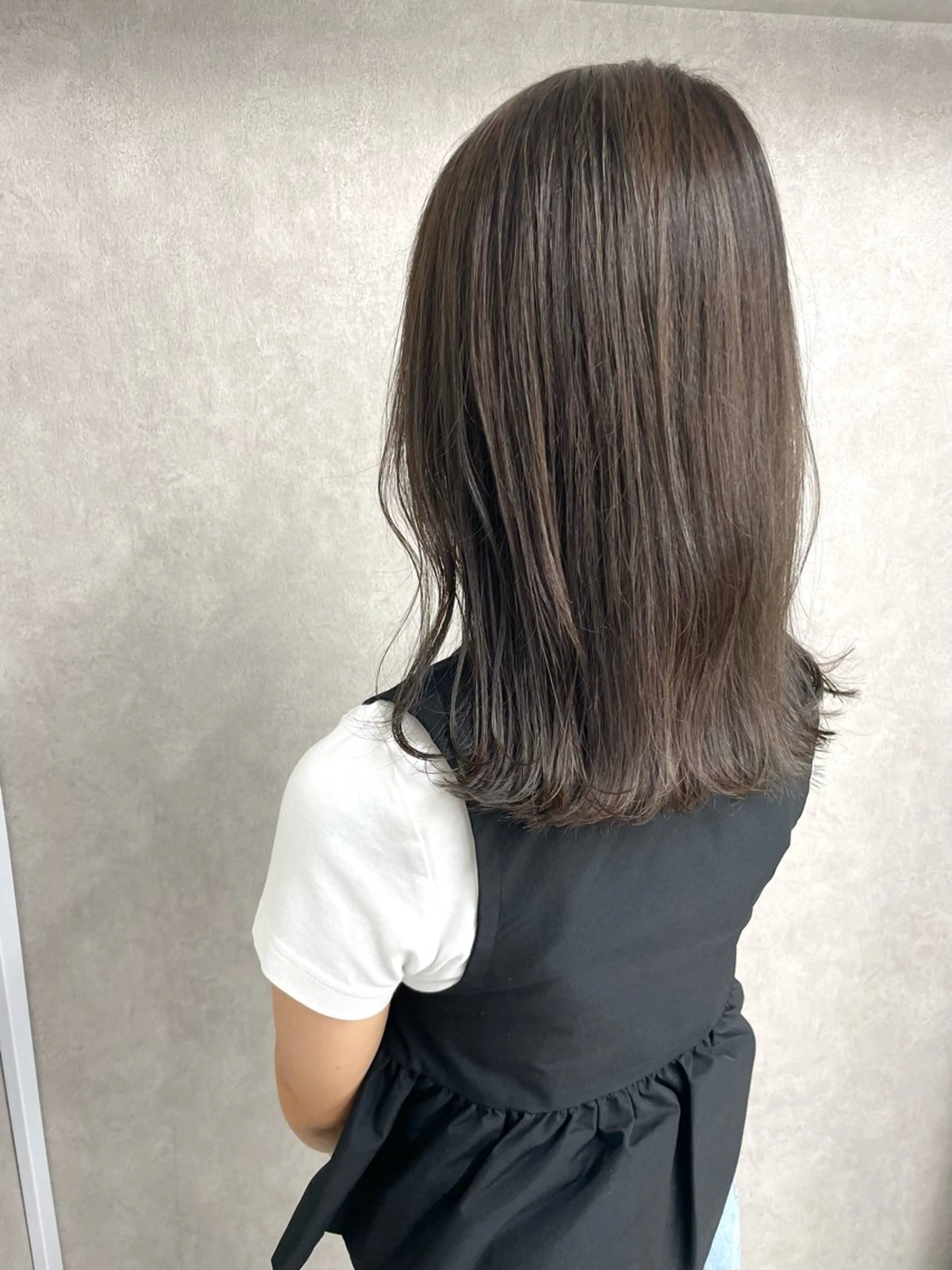 セミロング ハイライト 一戸 亮祐のヘアスタイル