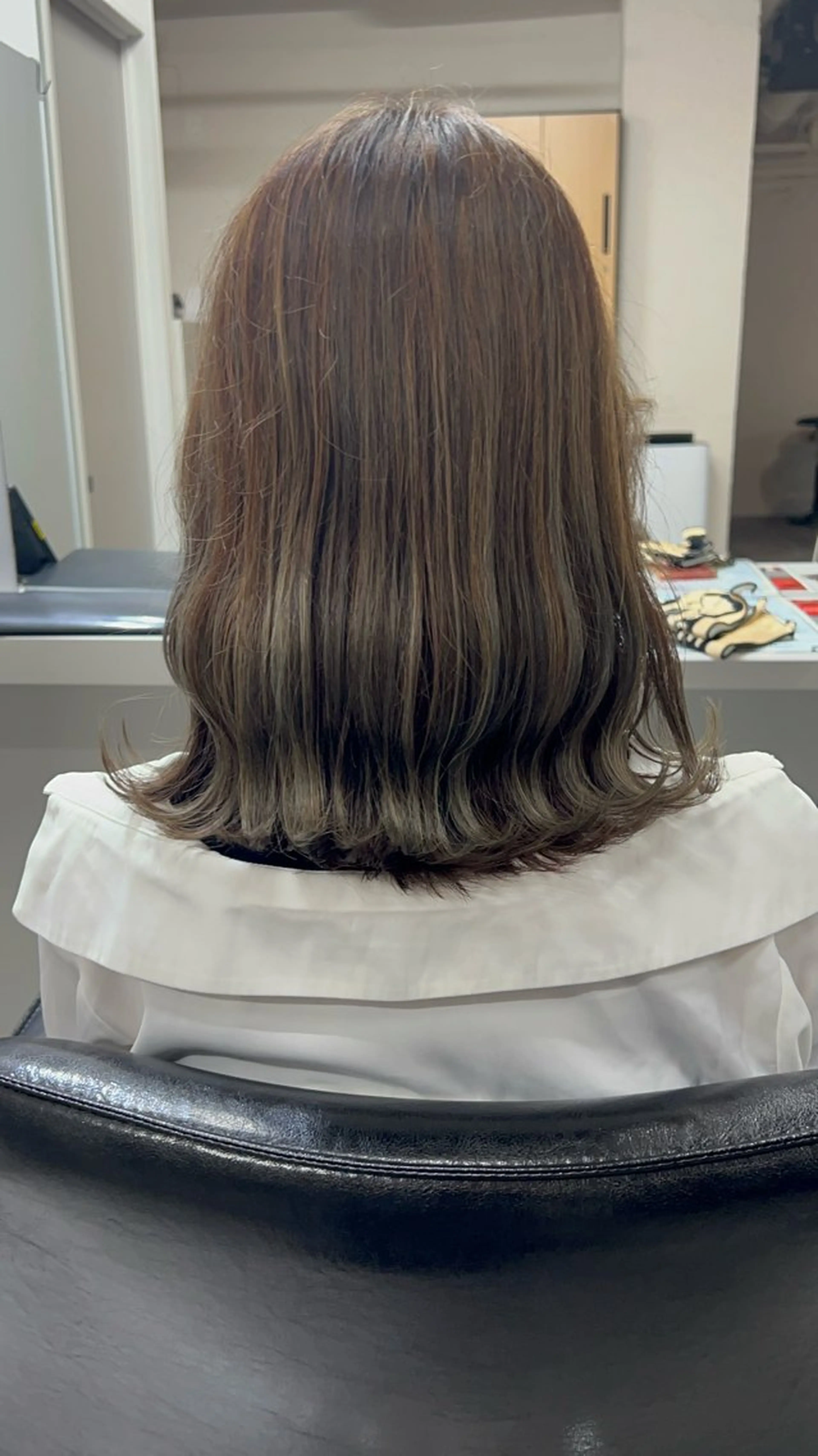 ミディアム カット ヘアカラー 🎀tokute ナオ🧸のヘアスタイル