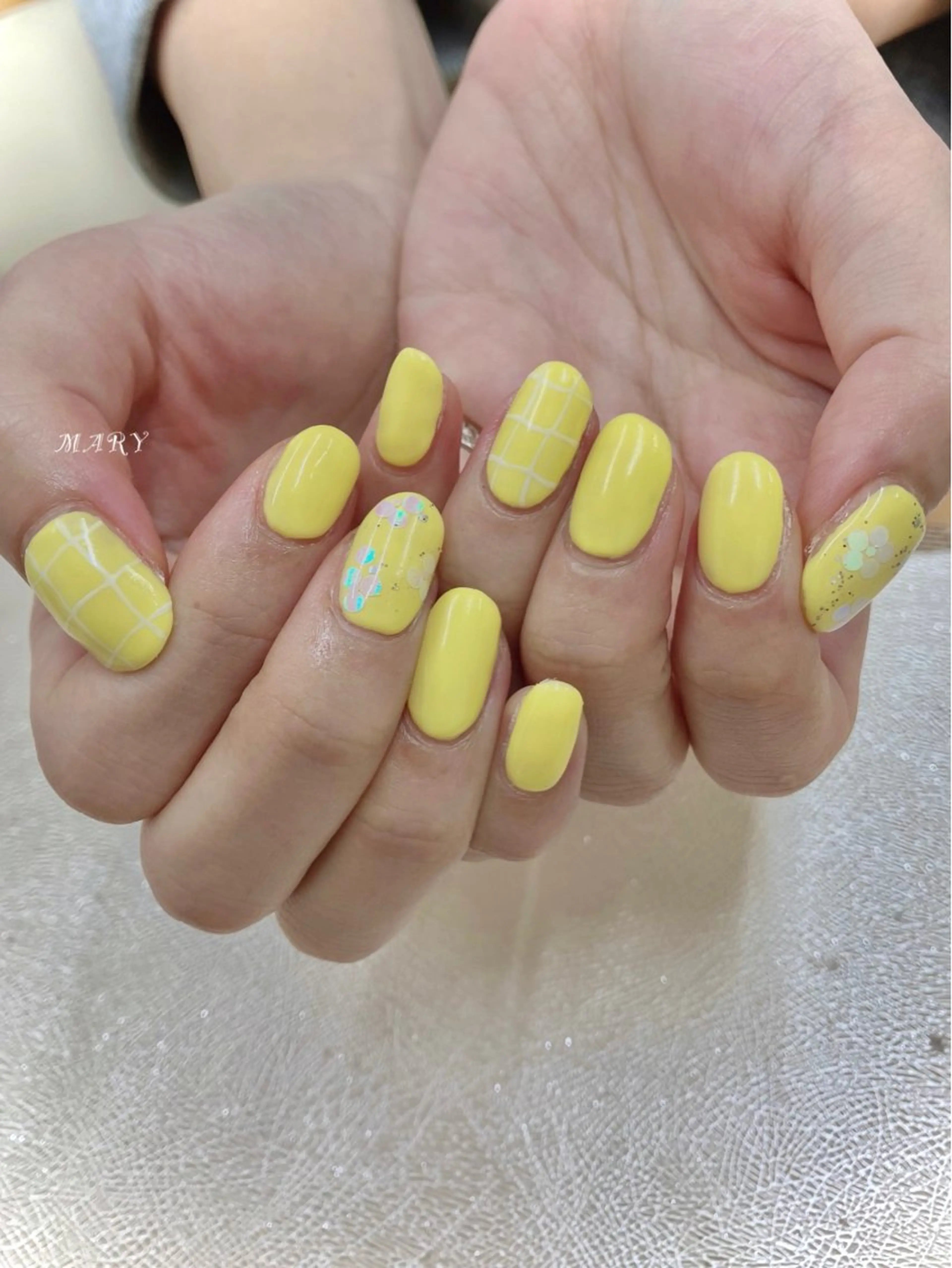 ネイル フラワーネイル ニュアンスネイル ワンカラーネイル 黄色 ハンドネイル Mary nail所属・Mary nail .narumiのネイルデザイン