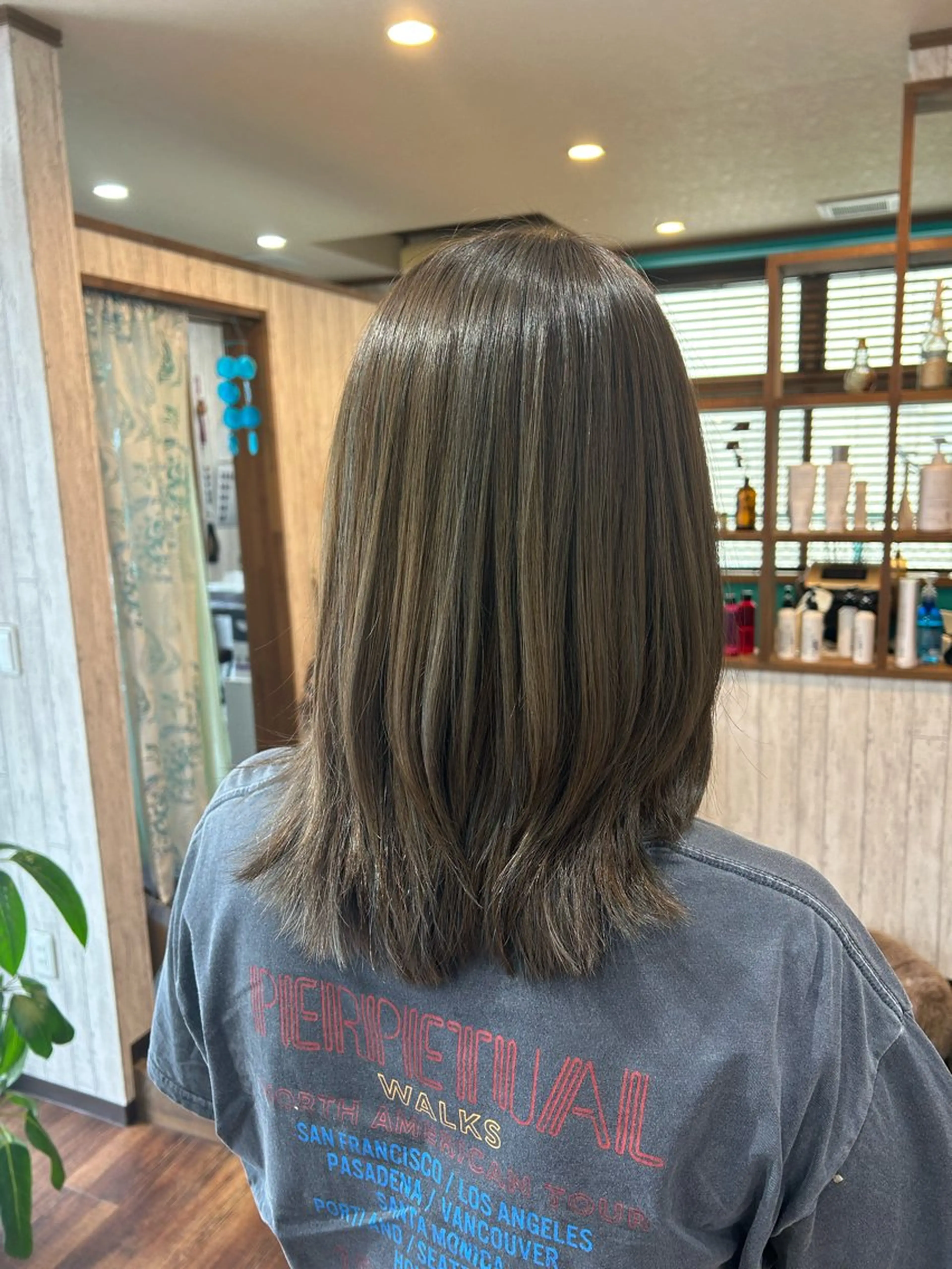 ミディアム カラー 早坂 さくらのヘアスタイル