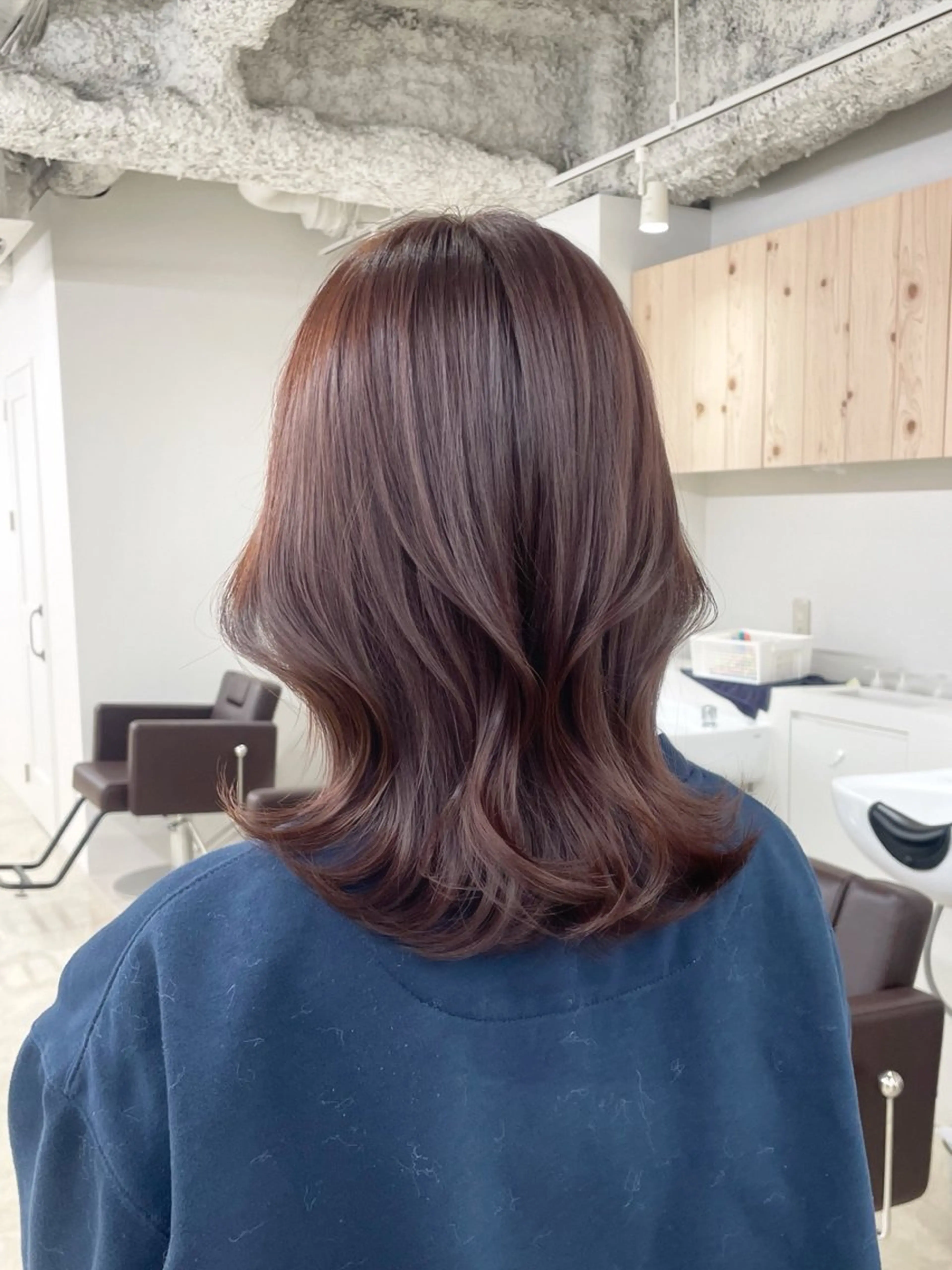 セミロング カラー ヘアカラー トリートメント 新宿/韓国ヘア/ 髪質改善ストレートのヘアスタイル