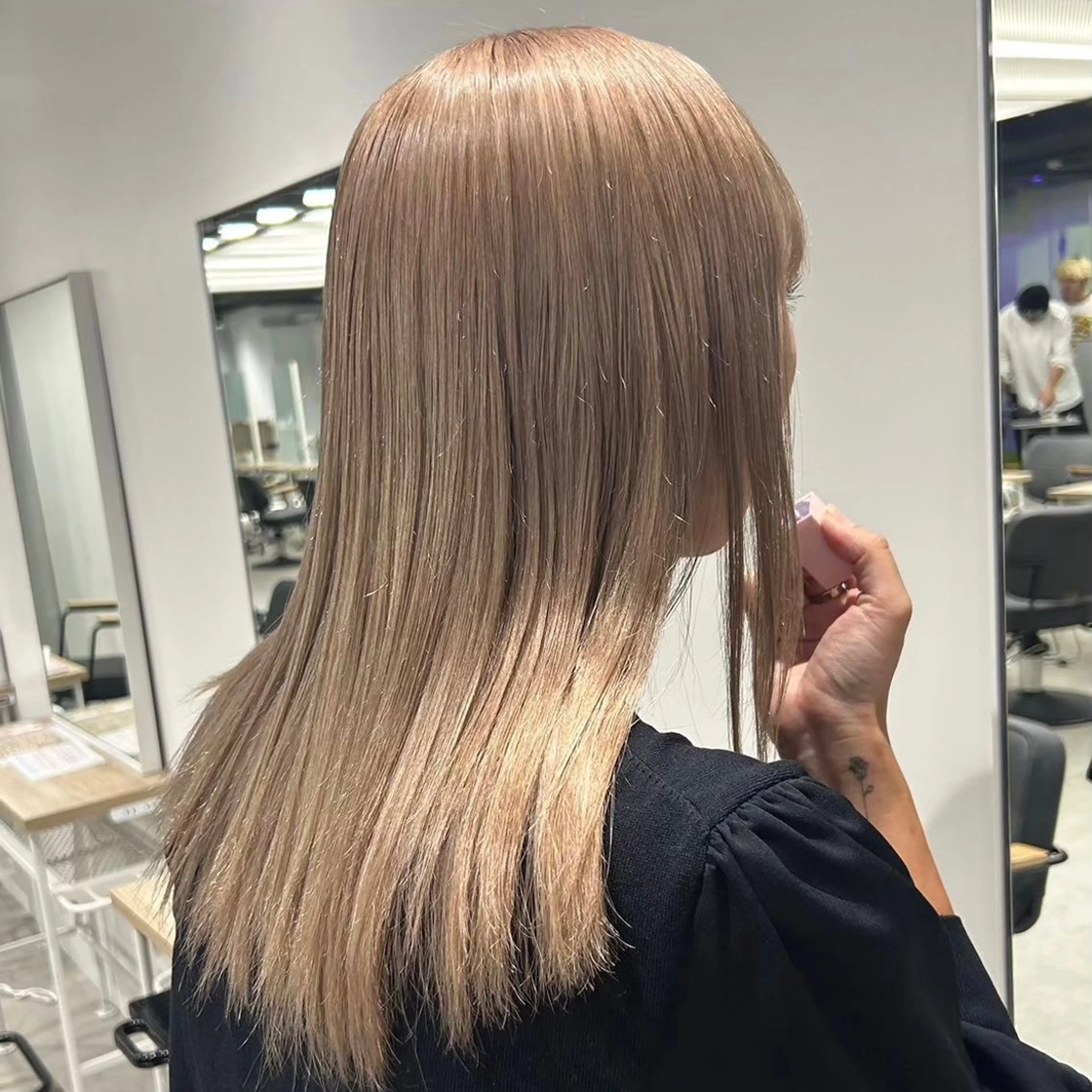 セミロング カラー sawaka🪽うる 艶カラー/レイヤーのヘアスタイル