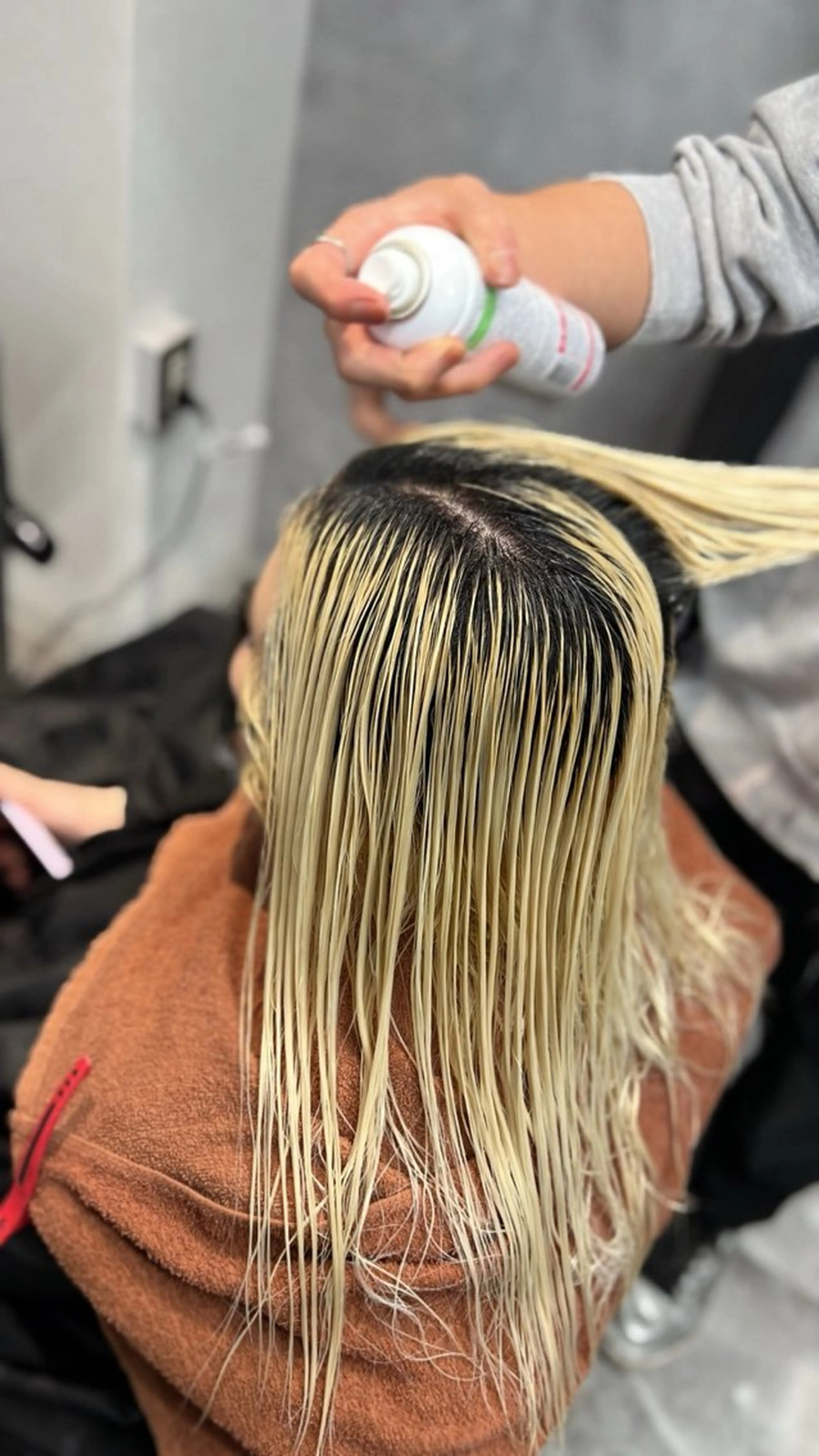 セミロング カラー mimiiy梅田 中崎町ハイトーンのヘアスタイル