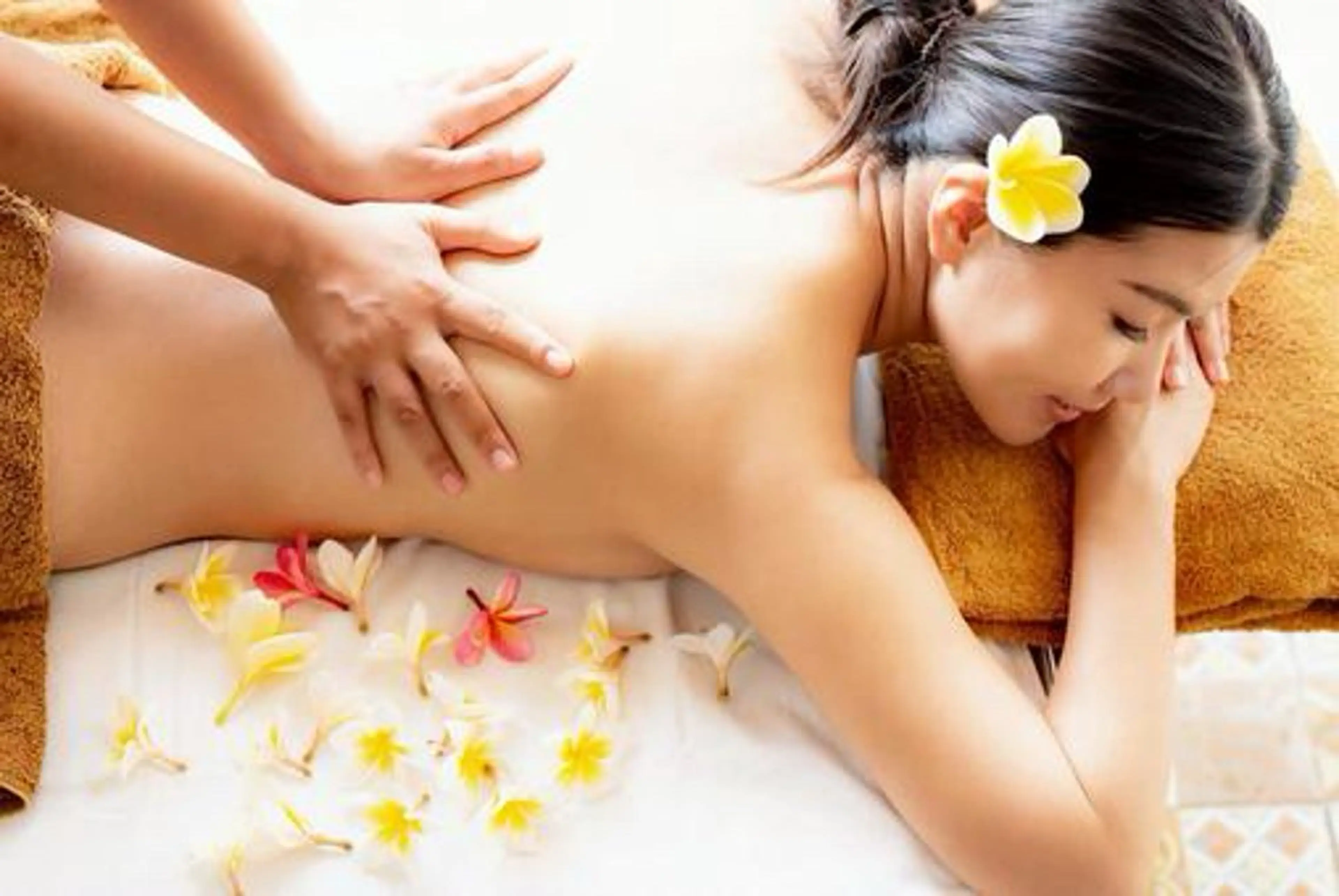 アロマオイルマッサージ60分（上半身or下半身）フットバス付の写真