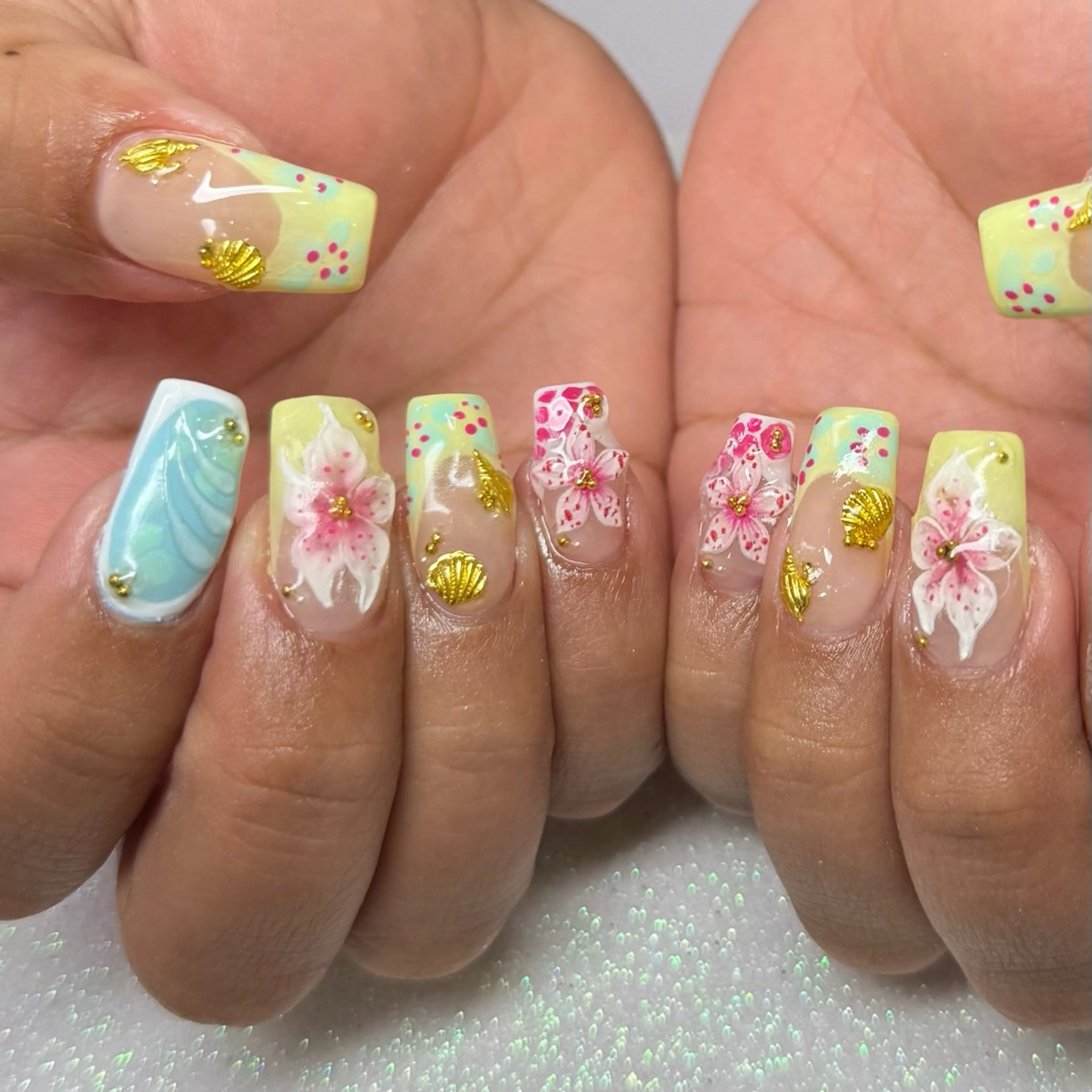 ネイル ハンドネイル VIERU 🌈🎀💖のネイルデザイン