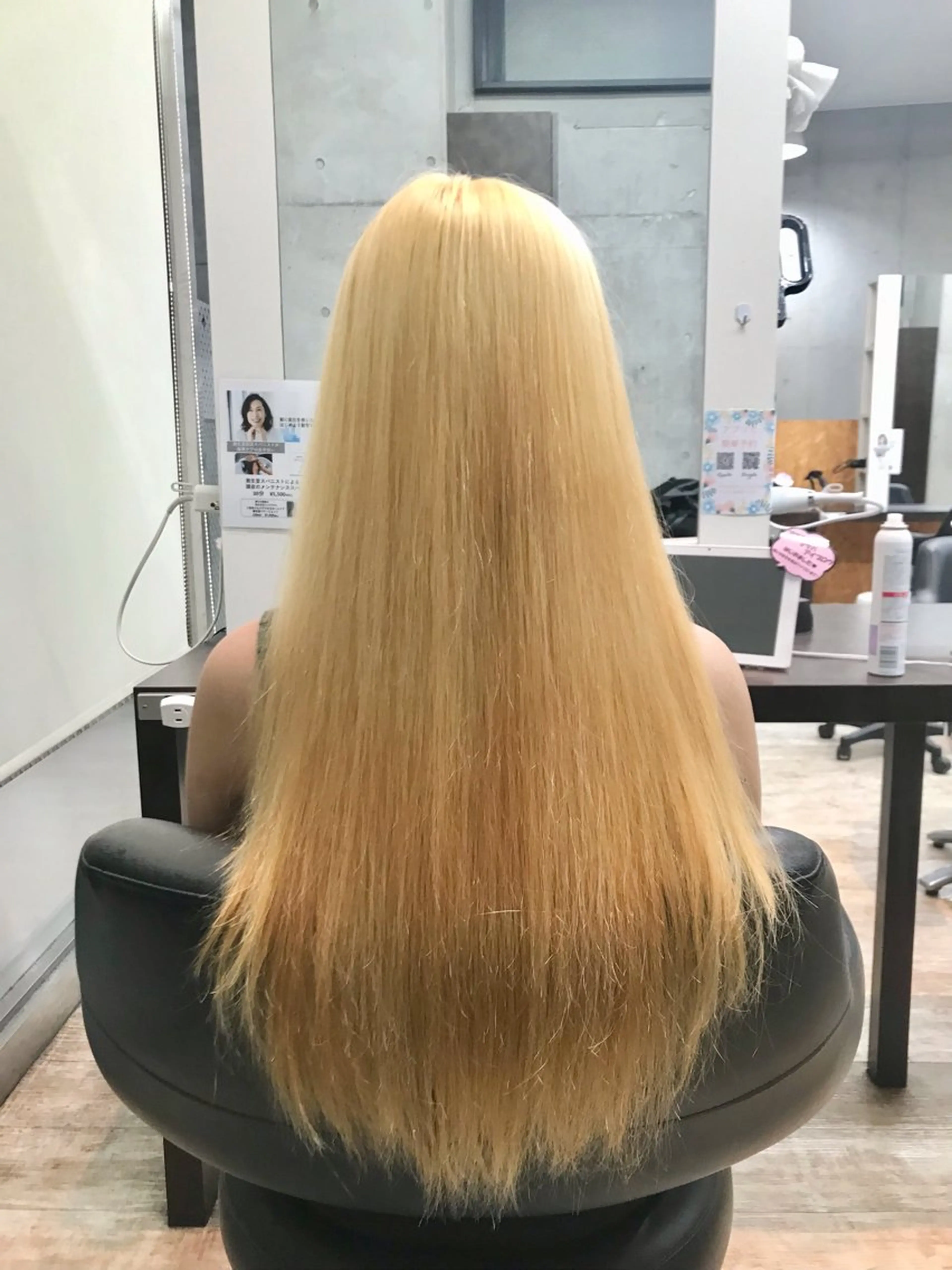 ロング hairroomsheeps所属・ハイトーン/ホワイト カラー/SHOKAのヘアスタイル