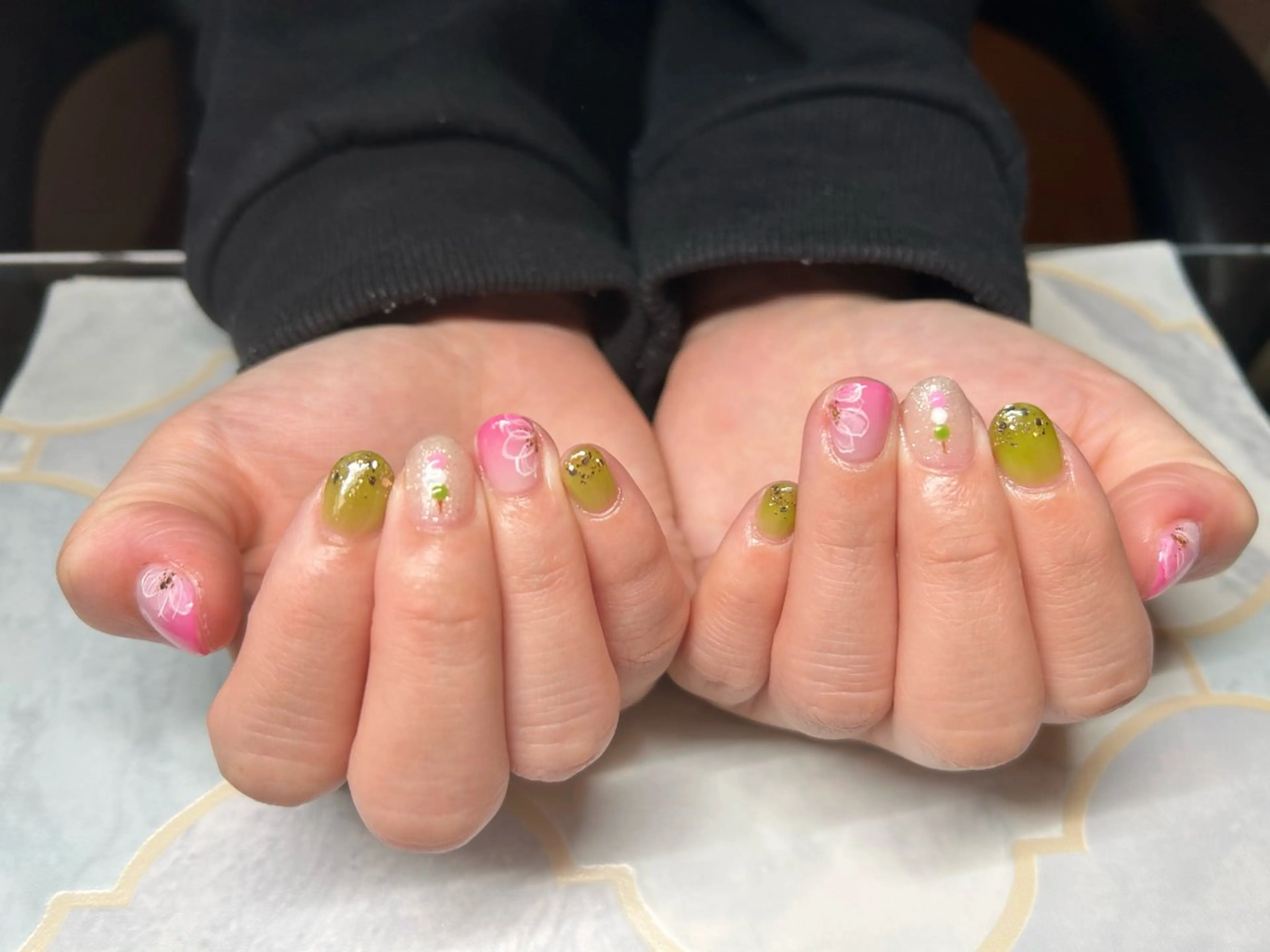 ネイル アートネイル フラワーネイル ハンドネイル Lisa’s Salonのネイルデザイン