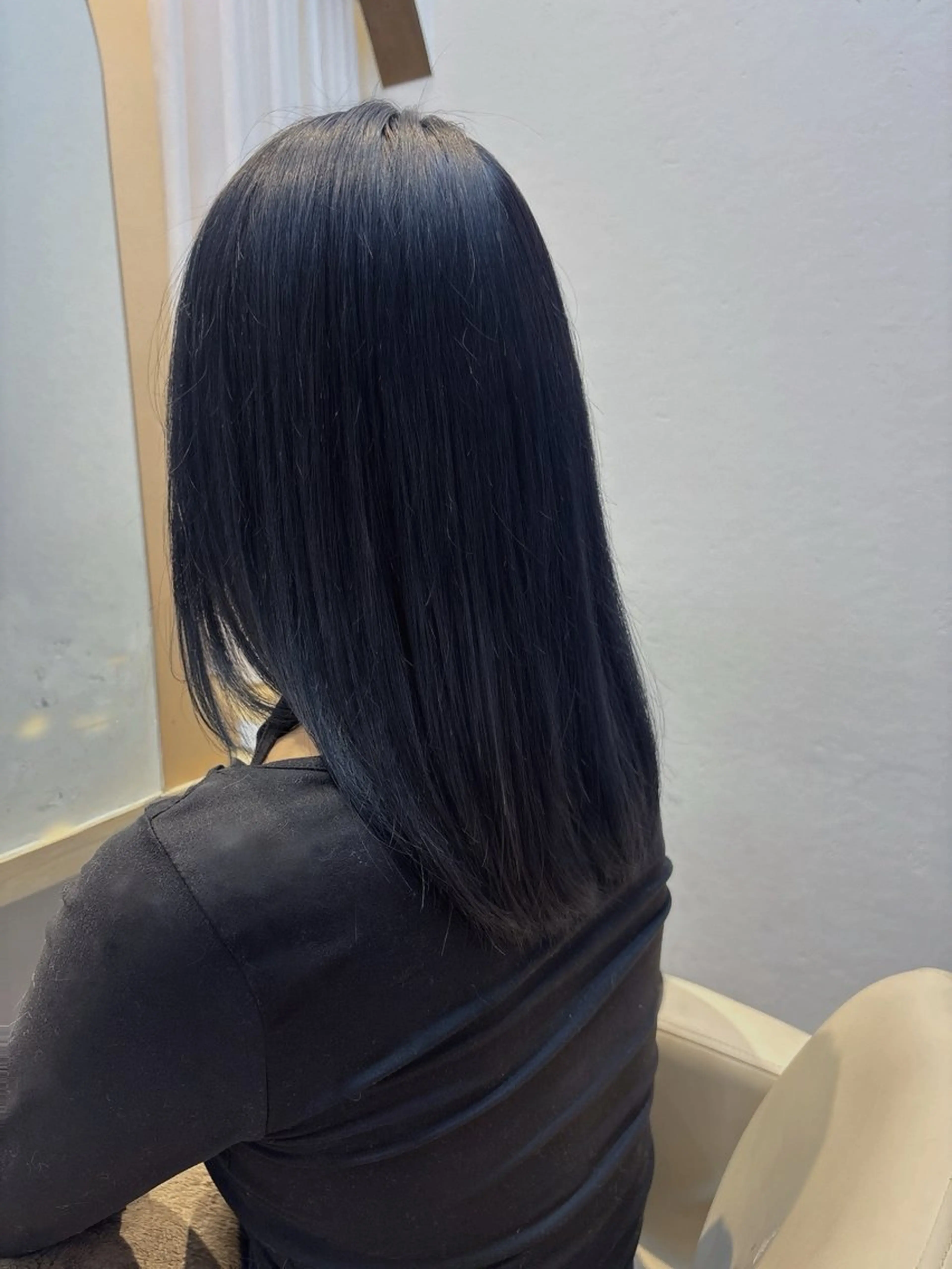 セミロング カラー 黒髪 ブルーカラー ブルーブラック 透明感カラー ヘアカラー 韓国ヘア/レイヤー カット/KANAのヘアスタイル