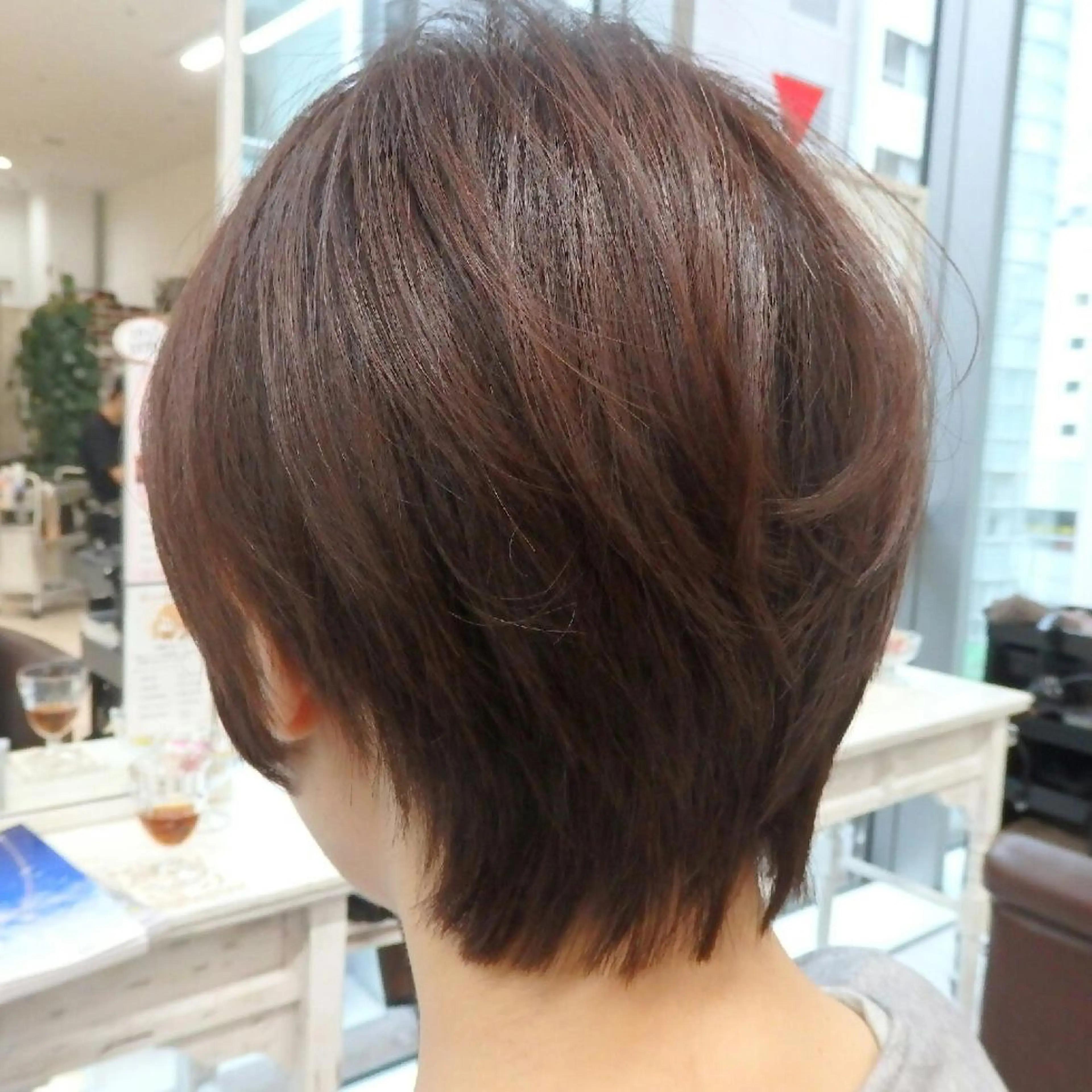 ショート カラー パーマ ショートボブ ボブ ショートヘア iplus まつげ、眉毛、耳つぼのマツエク・マツパデザイン