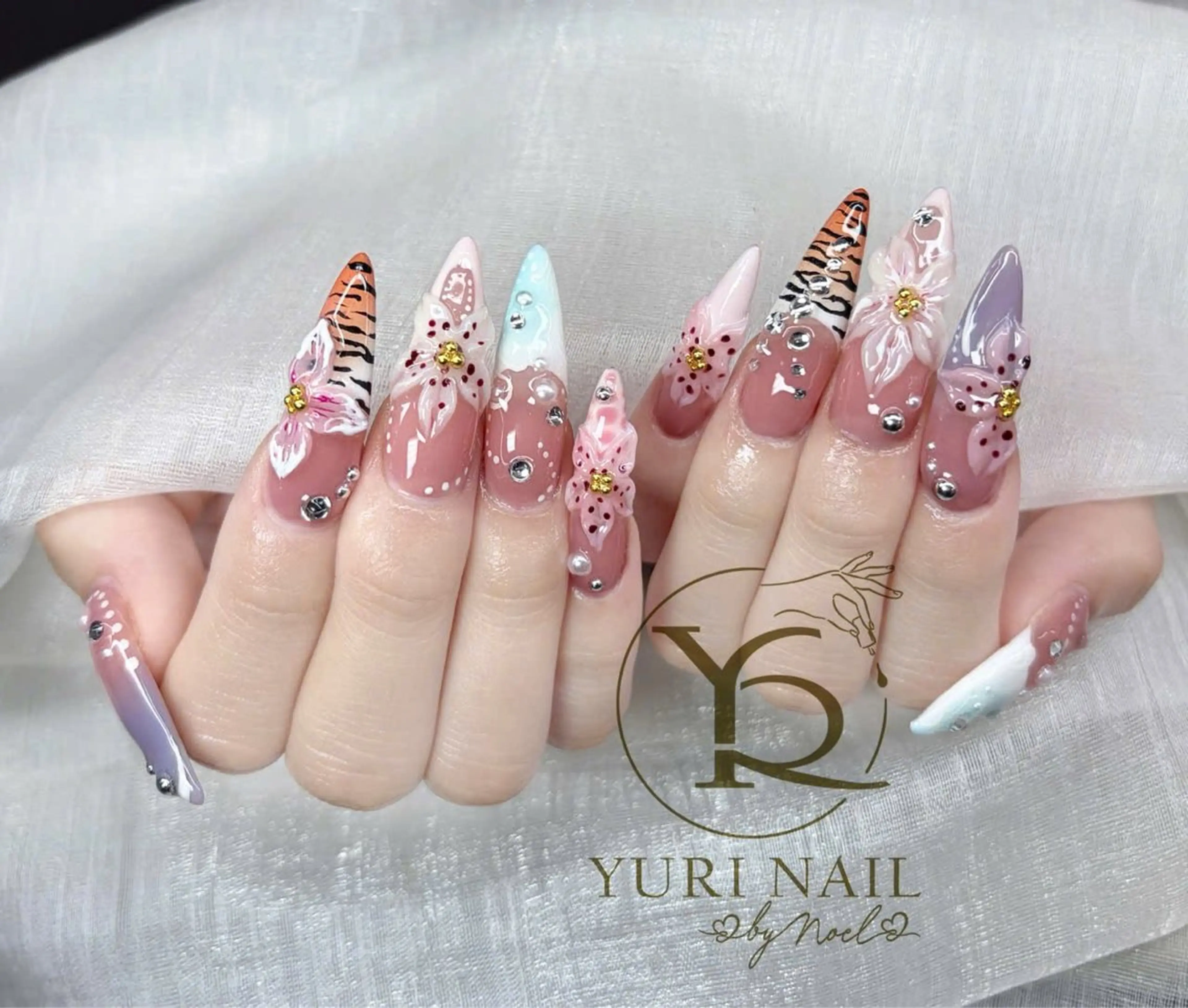 ネイル チークネイル フットネイル フレンチネイル グラデーション キラキラネイル ハンドネイル フットネイル ハンドケア YURI Nail Salon Funabashi所属・YURI Nail Funabashiのネイルデザイン