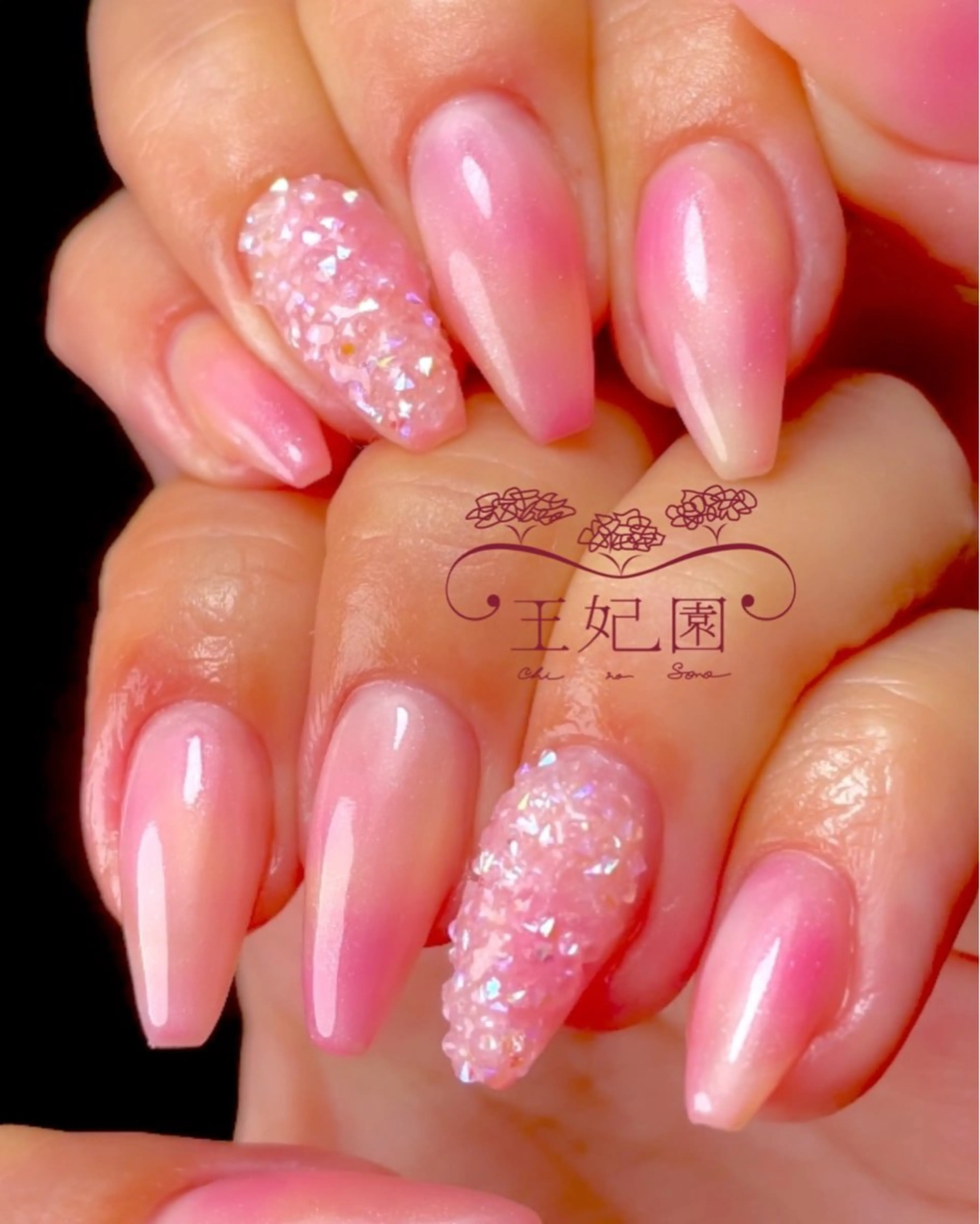 ネイル キラキラネイル ワンホンネイル 冬ネイル nail salon王妃の園所属・王妃の園 ohinosonoのネイルデザイン