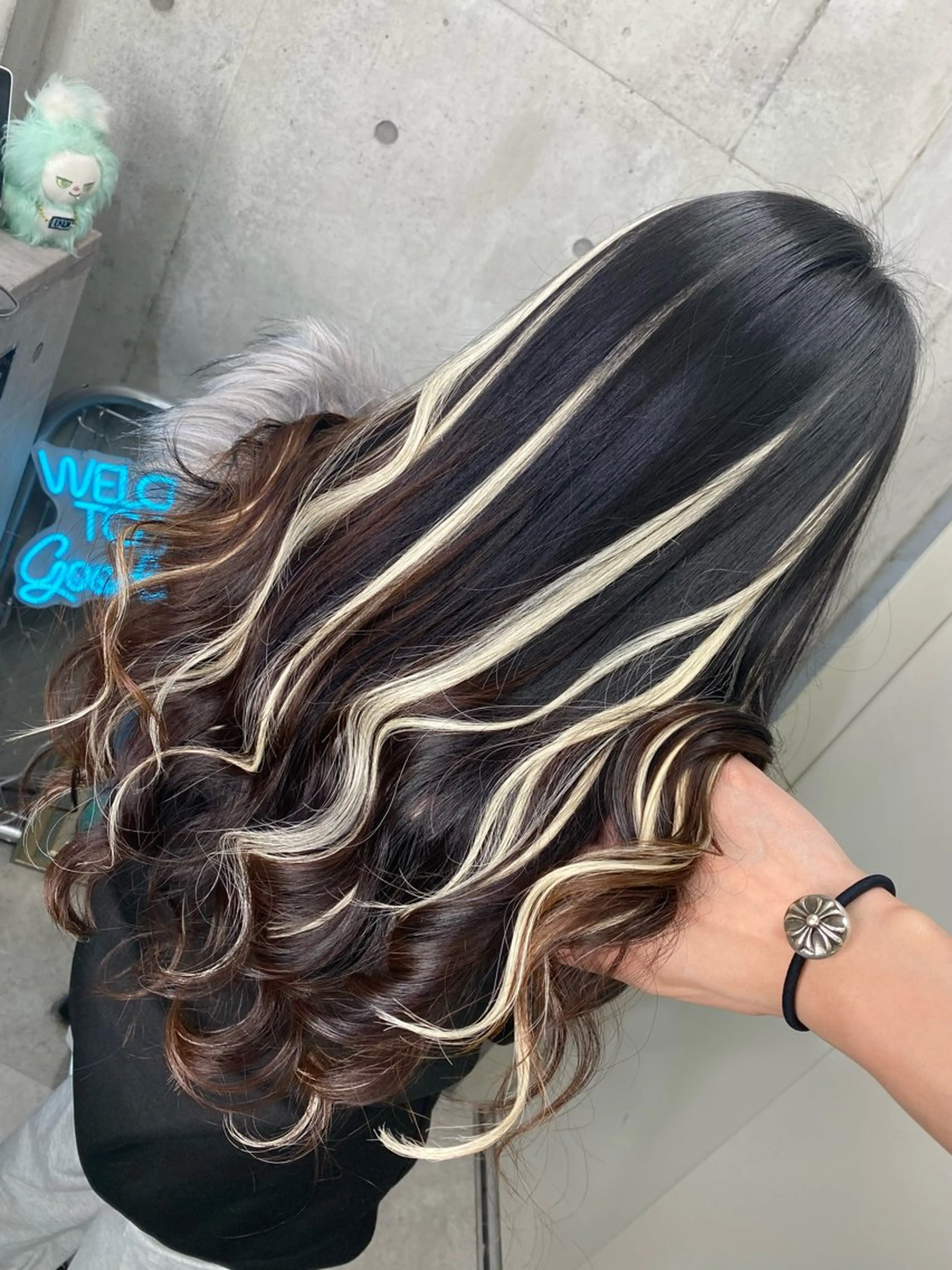 ロング カラー ヘアアレンジ シールエクステ ハイライトカラー エクステ ハイライト ヘアカラー 國分 伸也のヘアスタイル