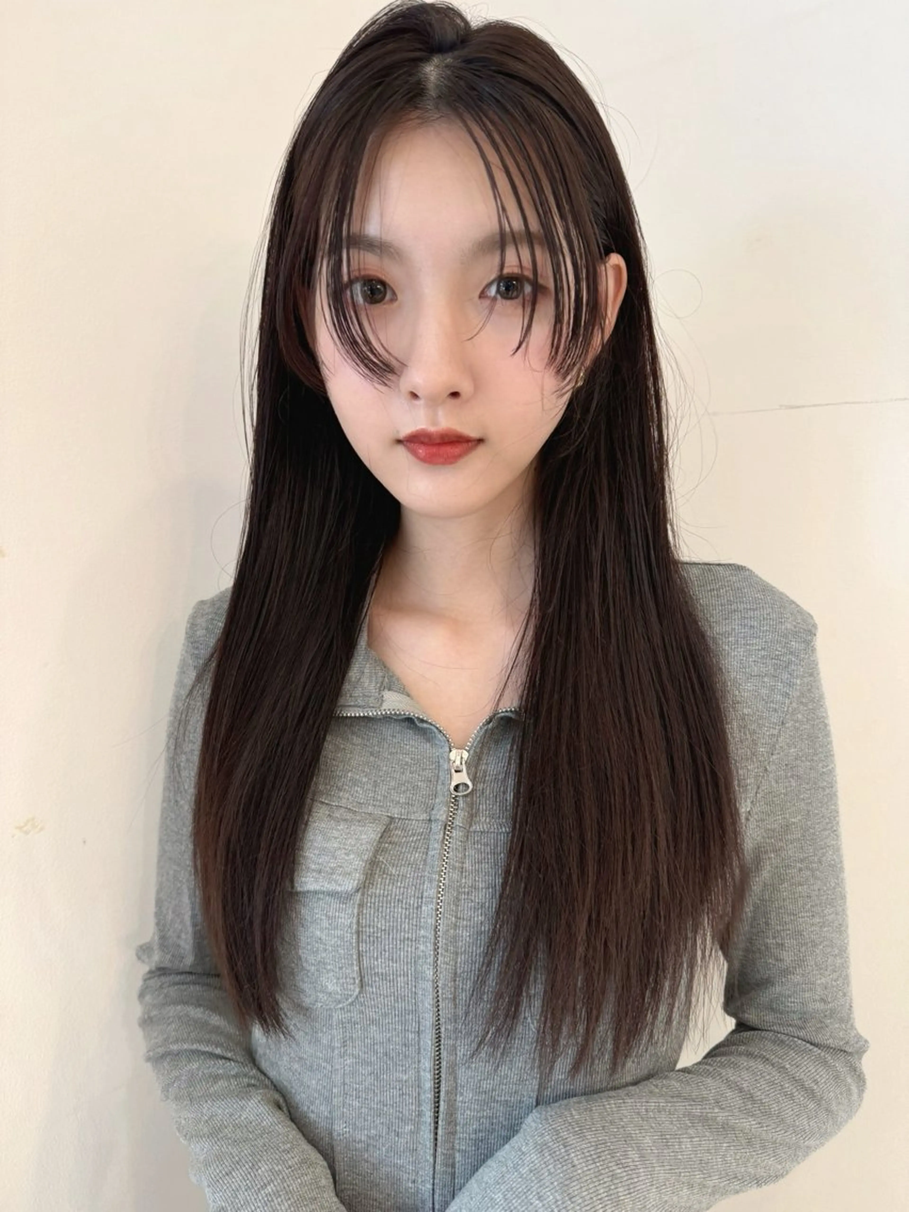 ロング カラー ロングレイヤー 韓国風ヘア レイヤーカット ロング レイヤーカット、 大人可愛い　中村美羅のヘアスタイル