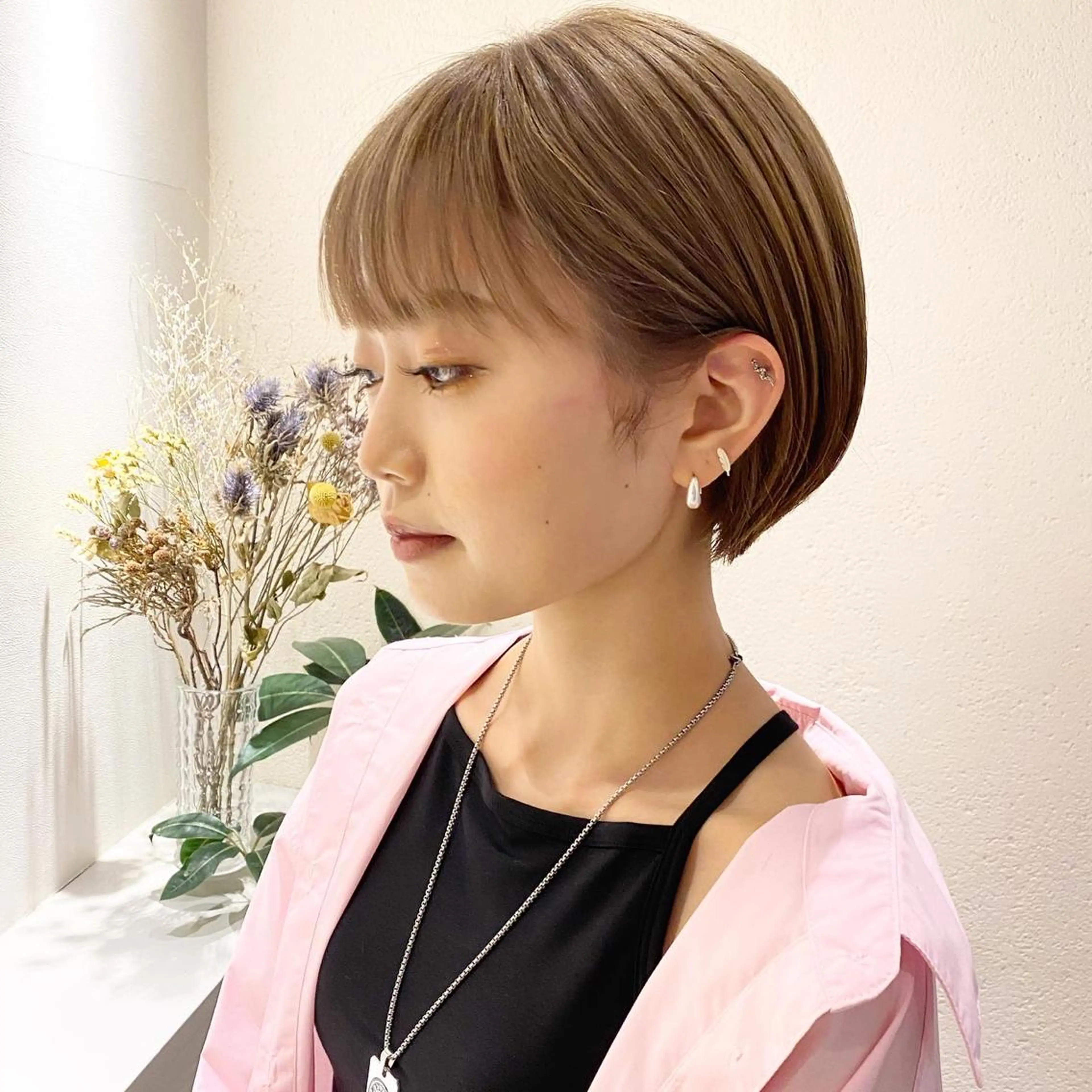 ショート アッシュ ボブ 髪質改善 レイヤーカット ショートヘア カット ヘアカラー ショート〜ミディアム 喜多司のヘアスタイル