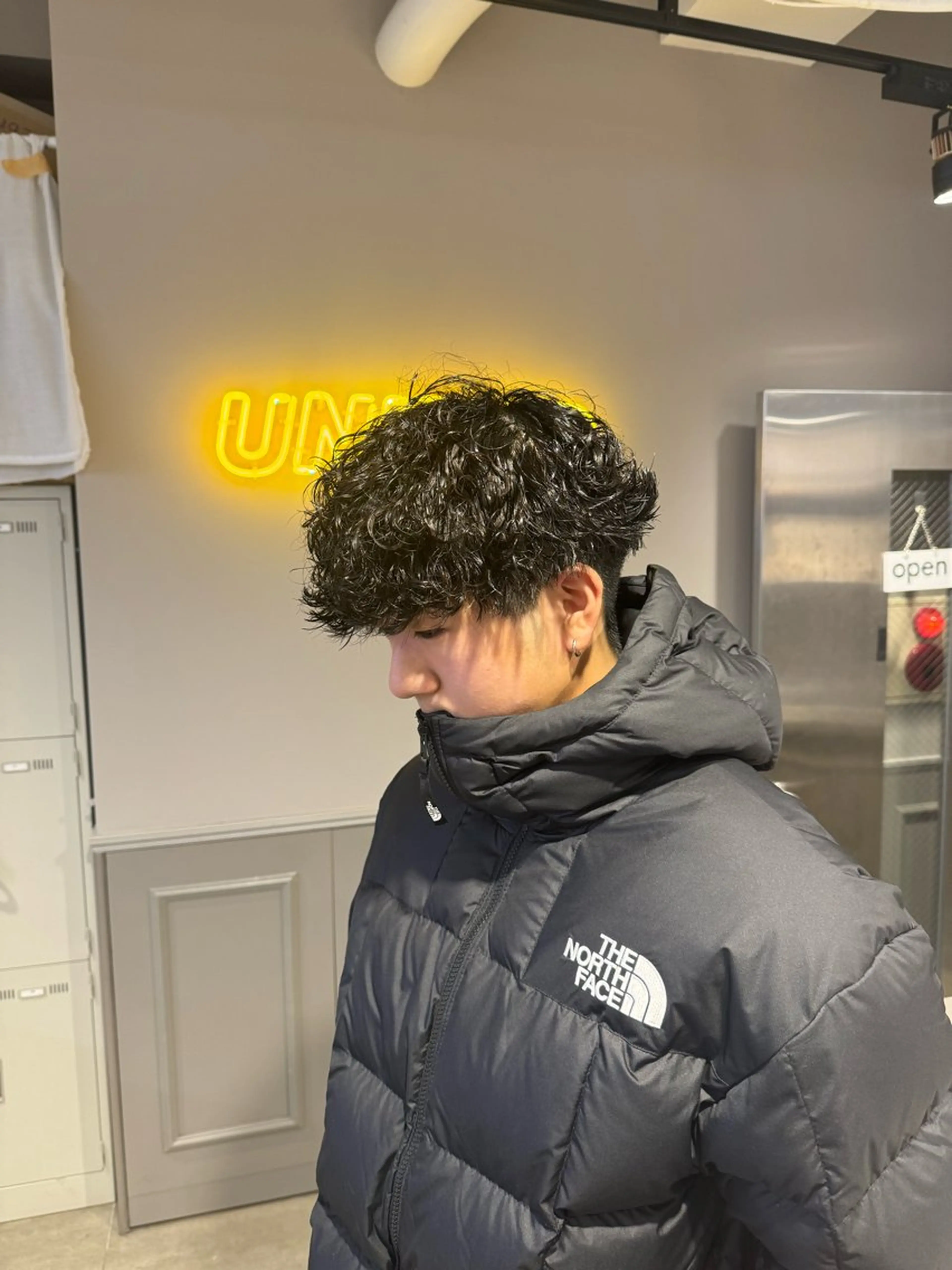 ショート パーマ ヘアアレンジ メンズ メンズパーマ 波巻きパーマ カット パーマ トリートメント ヘッドスパ ヘアセット 顔まわりカット の達人のヘアスタイル