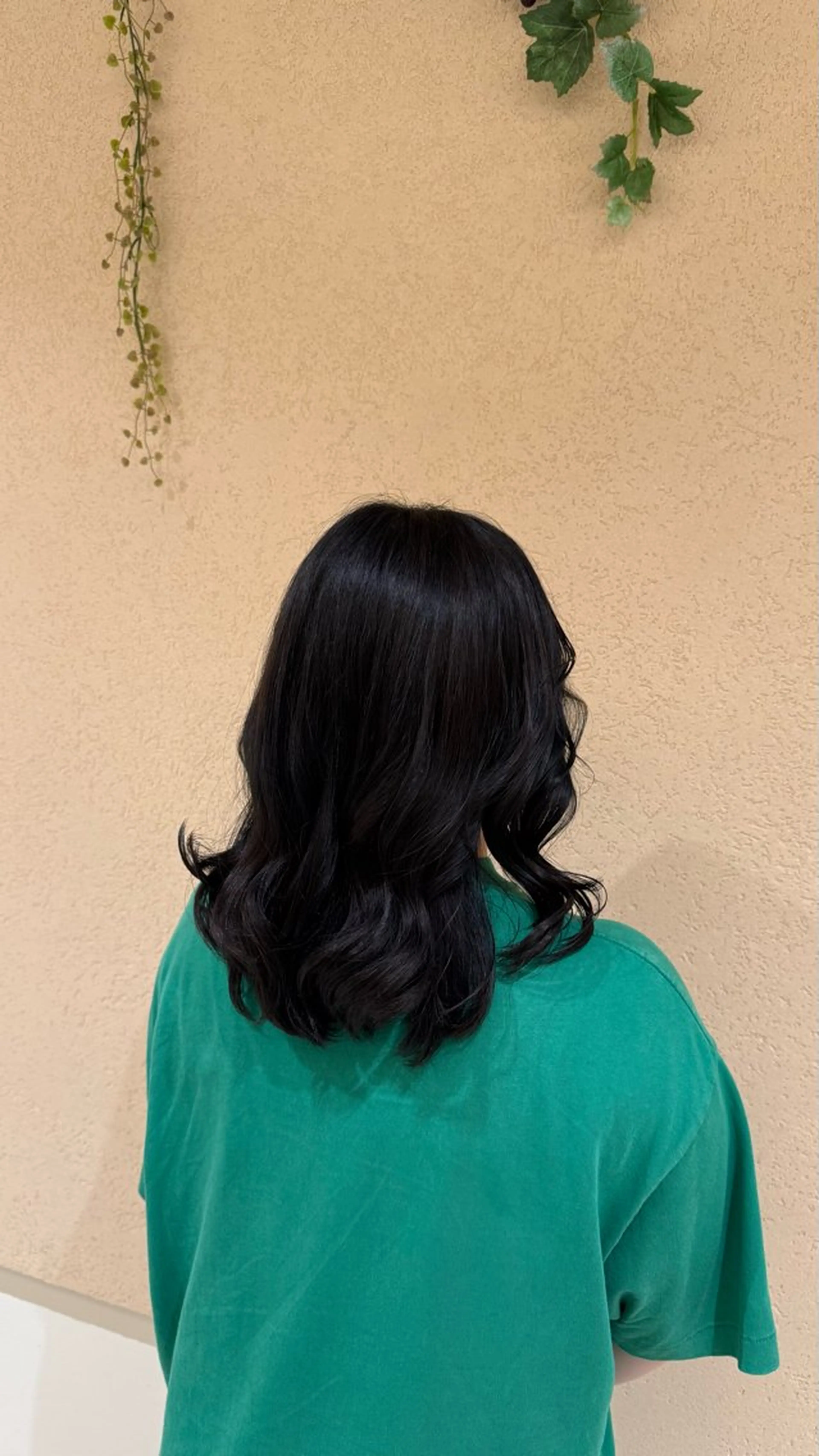 ミディアム 緑川 莉緒のヘアスタイル