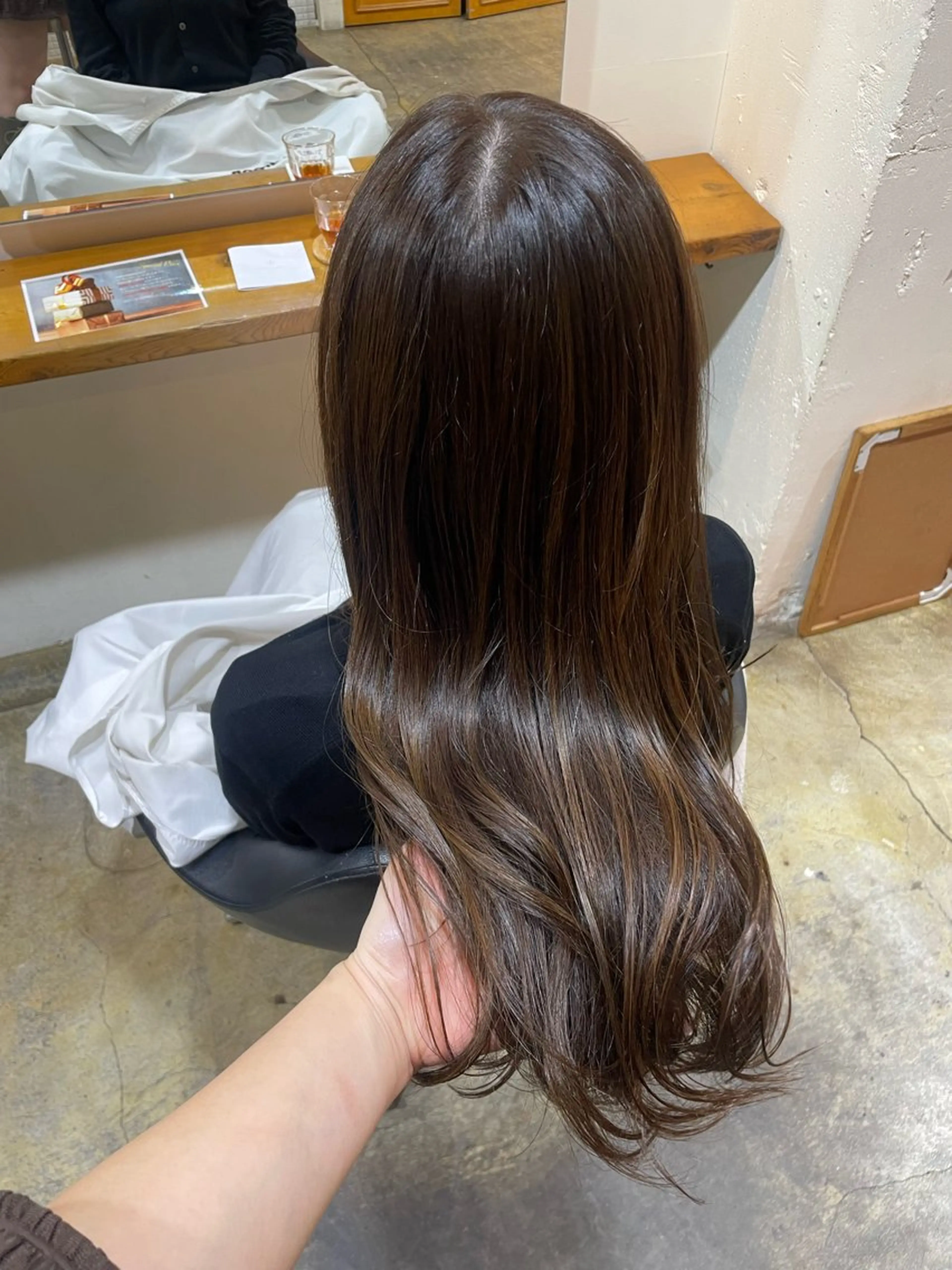 ロング カラー グレージュ MIOベージュカラー 柔らかいカラーのヘアスタイル