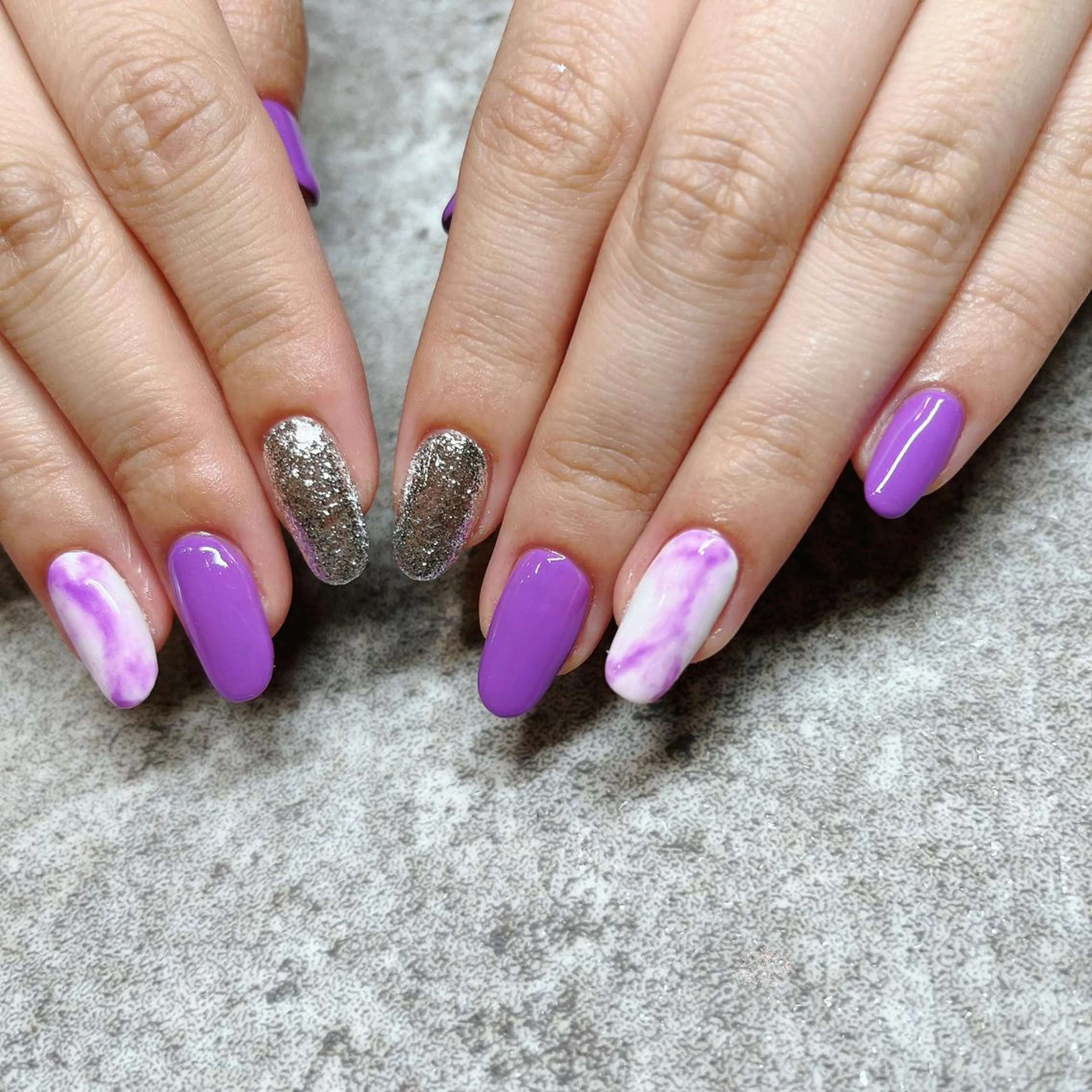ネイル ラメ(グリッター) パープル アマンビューティーリゾート所属・竹内 日菜のマツエク・マツパデザイン