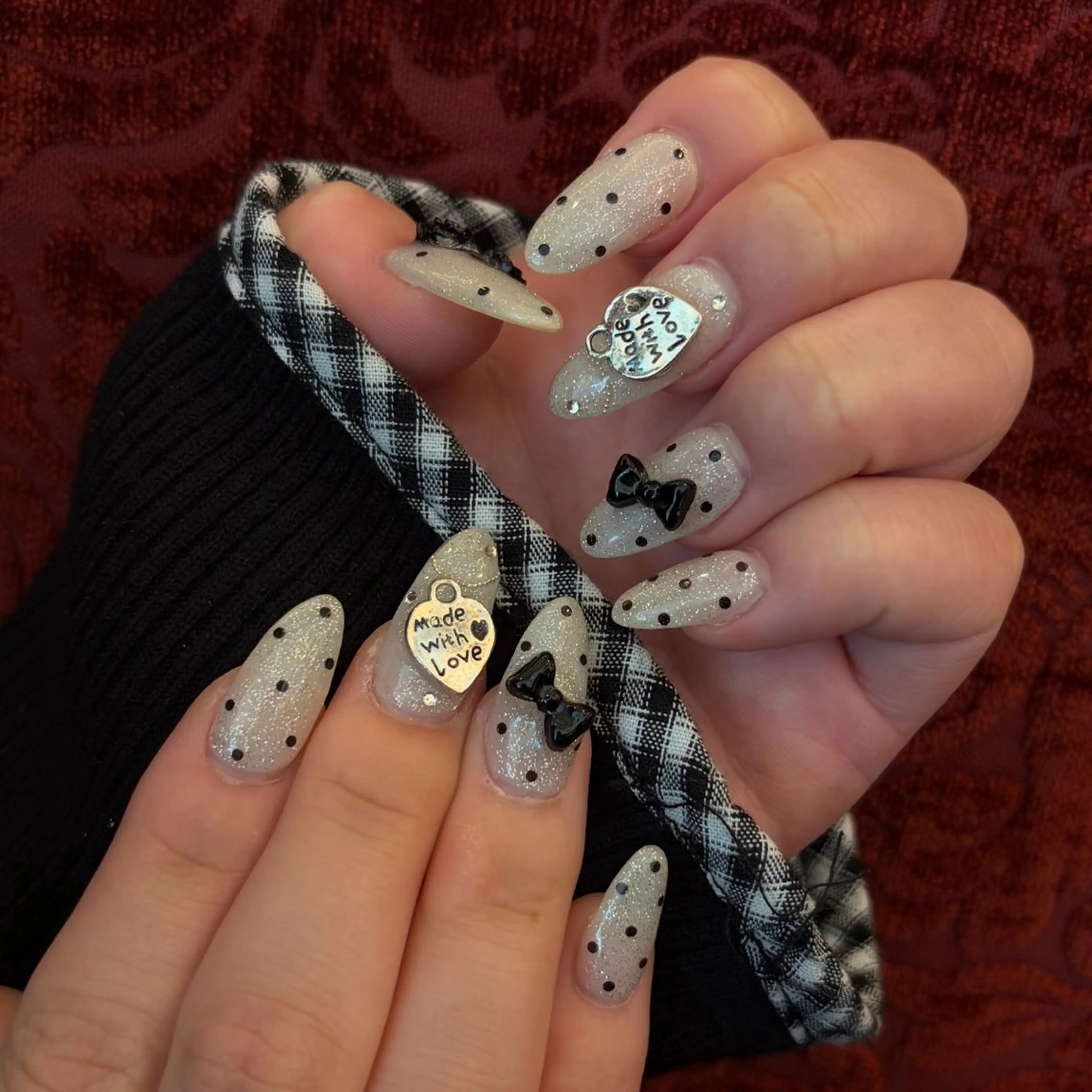 ネイル ハンドネイル 𝑟𝑖𝑠𝑎 🕯‎🤍のネイルデザイン