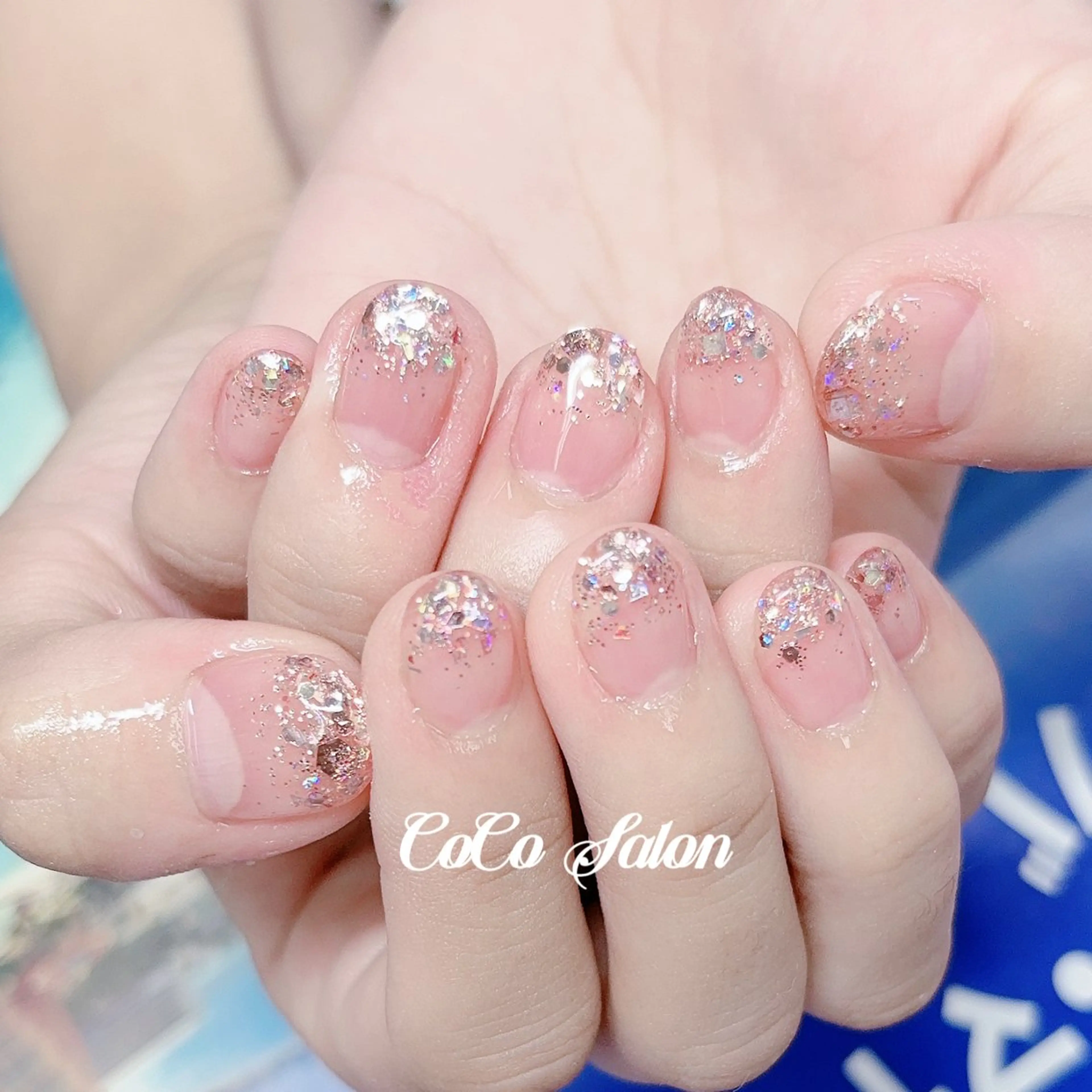 ネイル ジェルネイル ゴールド グラデーション ホログラムネイル キラキラネイル ハンドネイル CoCoSalon ネイル/まつ毛予約のネイルデザイン